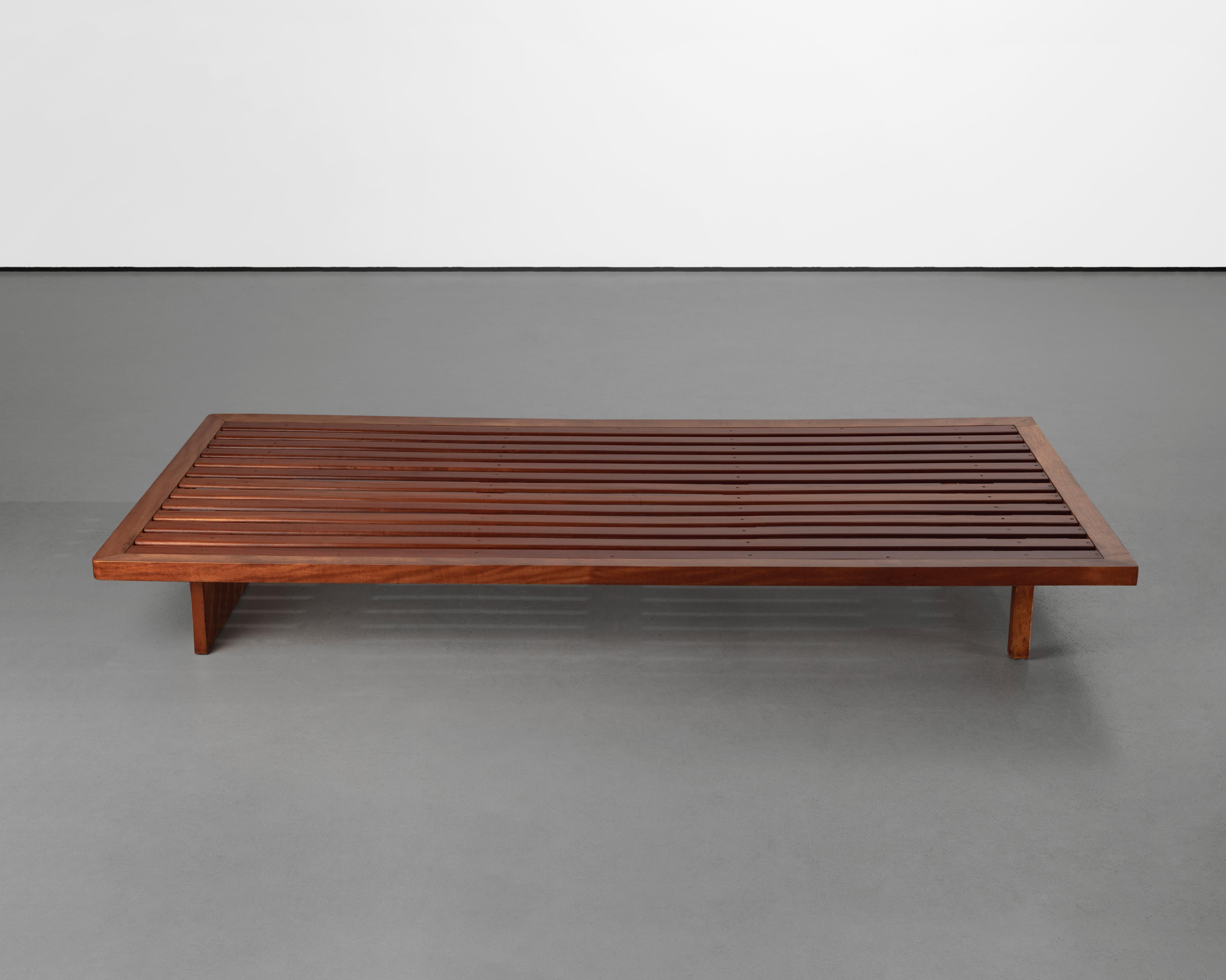 Mid-Century 1950 Vintage Joaquim Tenreiro Daybed In Good Condition For Sale In London, GB