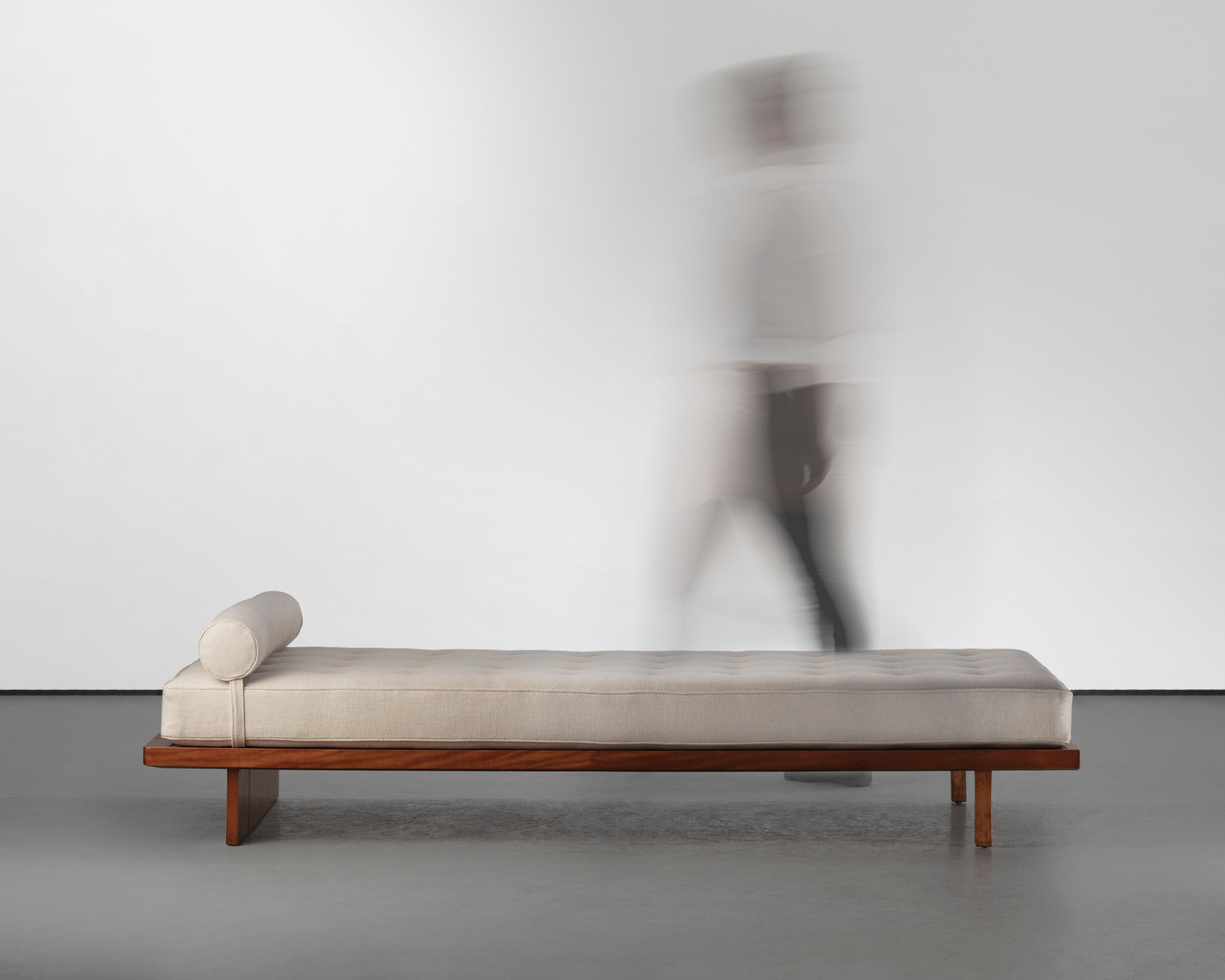 Mid-Century 1950 Vintage Joaquim Tenreiro Daybed For Sale 2