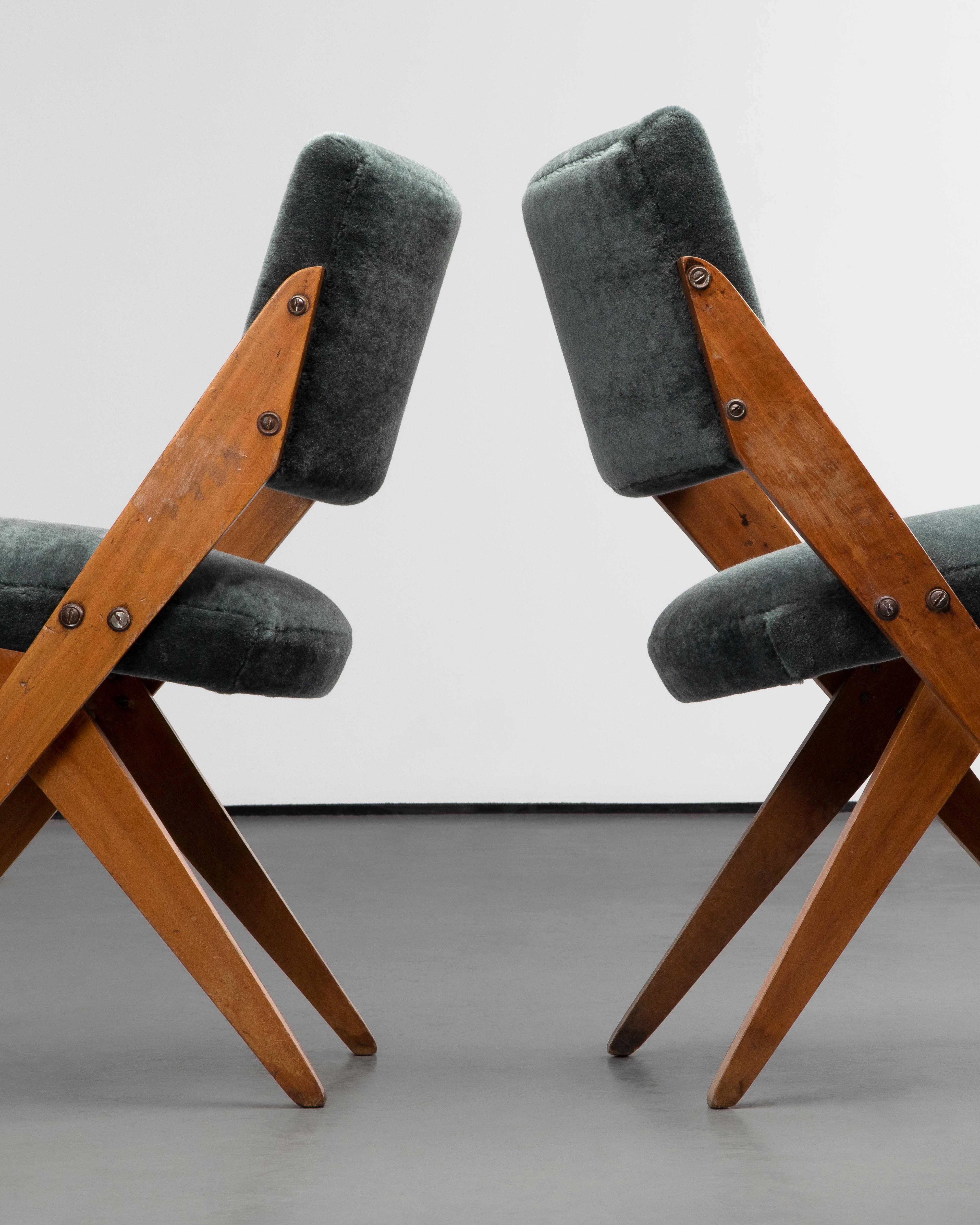Mediados de Siglo 1950 Vintage Zanine Caldas Pareja de Sillas de Tijera en Bueno estado para la venta en London, GB