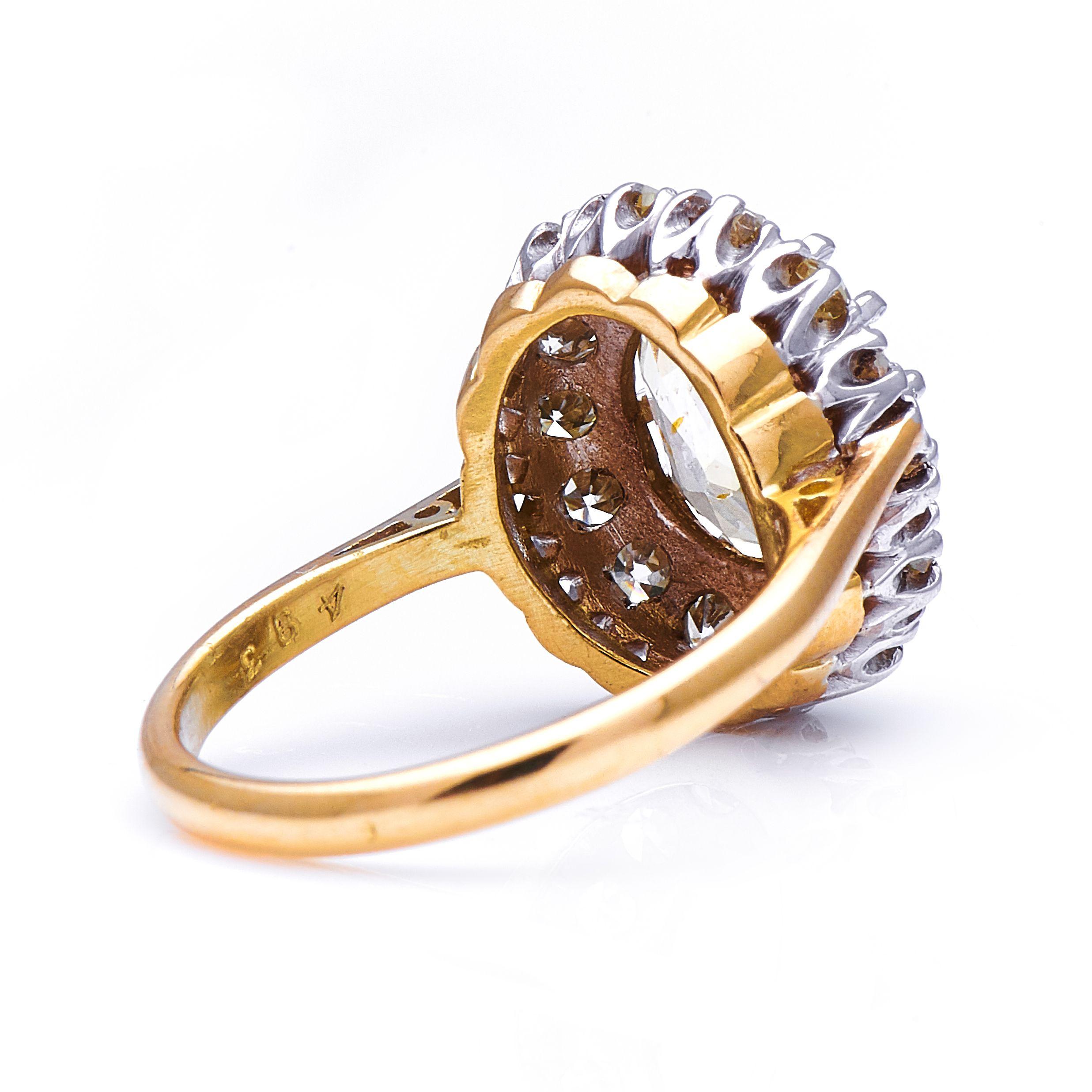 Midcentury, 1950s, 18 Carat Gold, Yellow Sapphire and Diamond Cluster Ring In Excellent Condition In Rochford, Essex