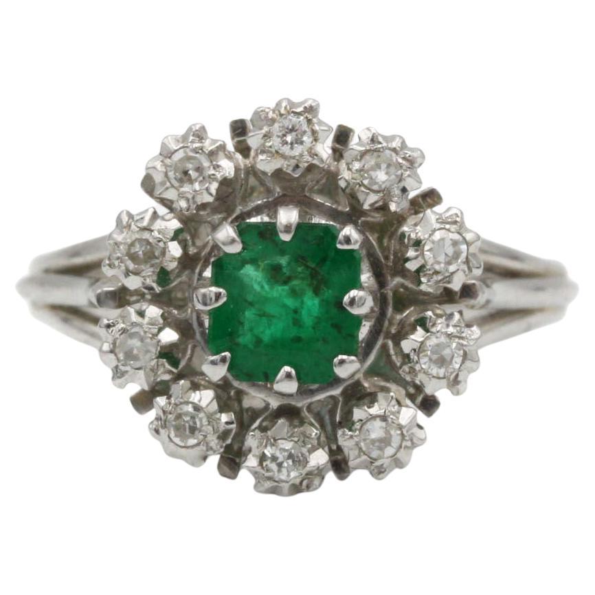 Mid-Century 1950s 18K White Gold Daisy Halo Emerald & Diamond Cocktail Ring For Sale