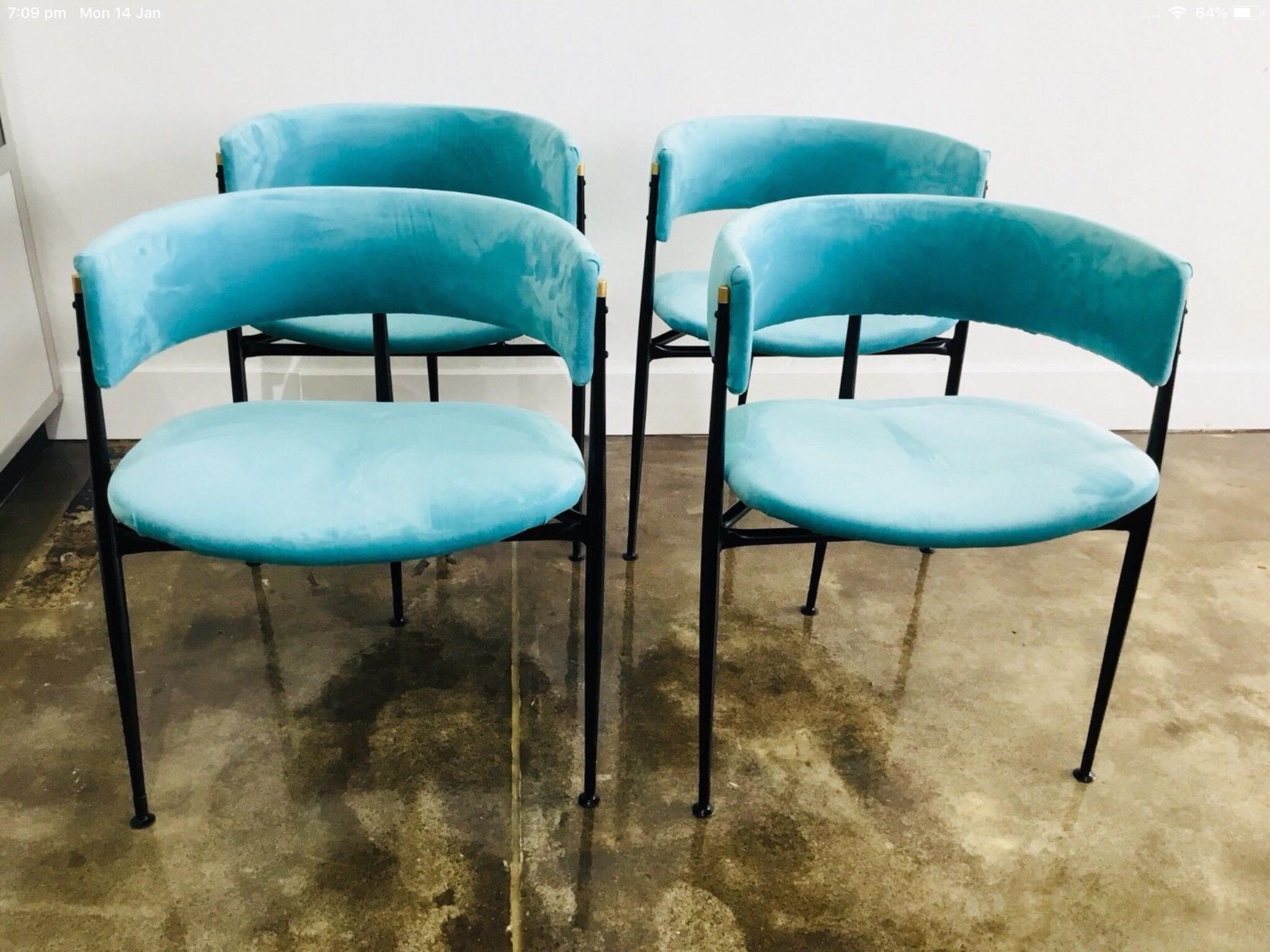 Midcentury Australian 1950s atomic age three-legged dining chairs, fully restored and newly reupholstered in a quality aquamarine velvet.

A great example of innovative Australian post war design, extremely comfortable, curved low back chair,