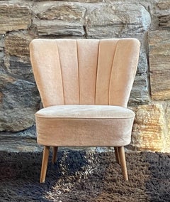 Silla de cóctel danesa de mediados de los años 50 con zapatilla acanalada