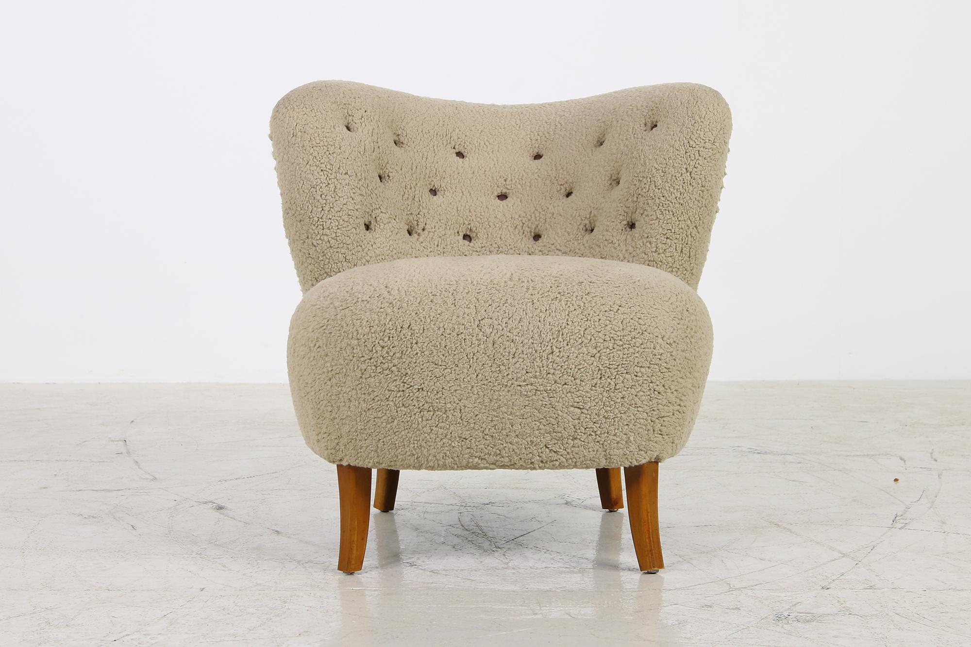 Beautiful 1950s lounge chair design attrib. to Gösta Jonsson, Jönköping Sweden, very rare piece, beechwood legs, new upholstery and covered with a teddy faux fur fabric, super soft cotton fur, tufted with beautiful dark brown leather buttons,