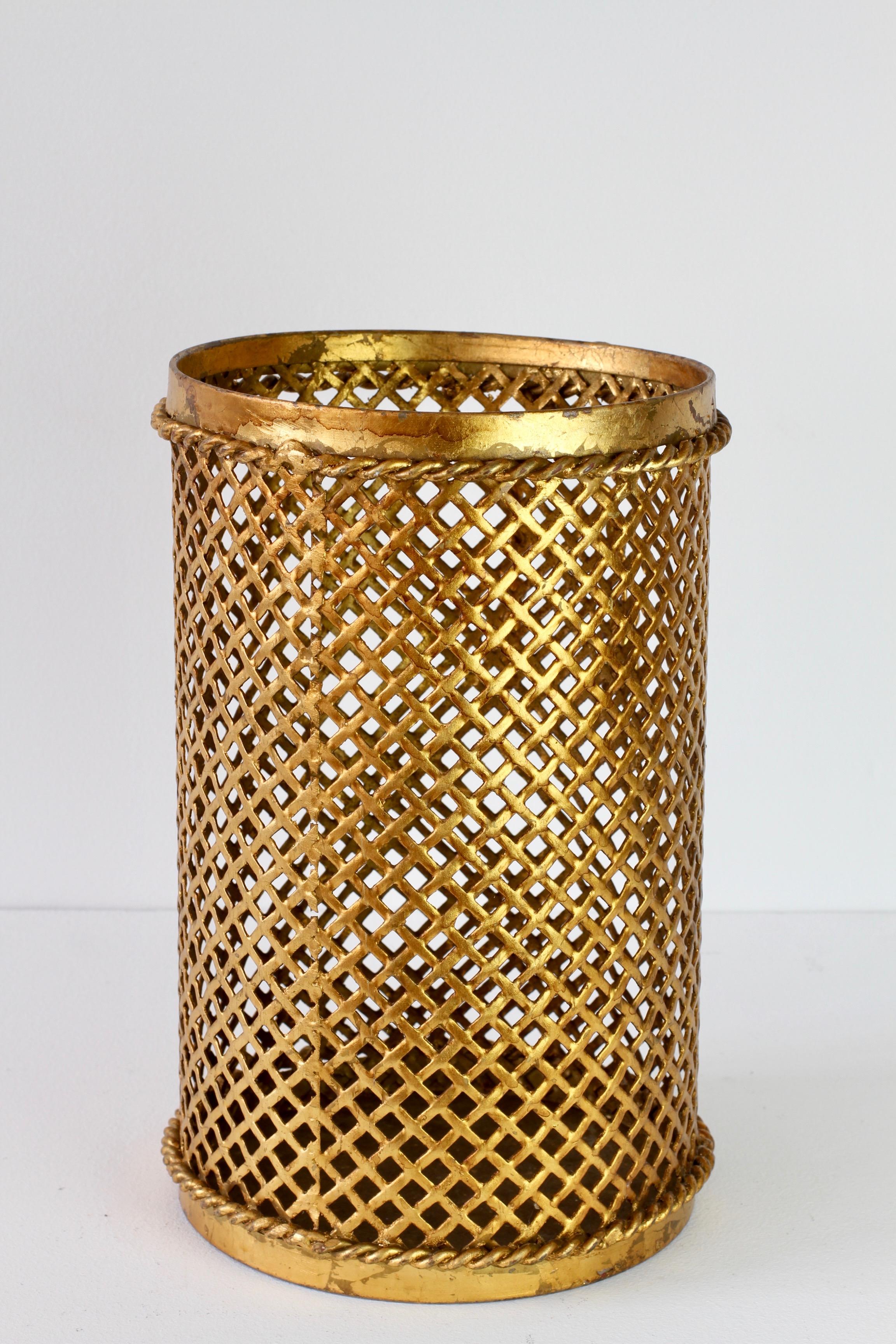 Mid-Century 1950s Hollywood Regency Italian Gold Gilded Waste Paper Basket In Fair Condition In Landau an der Isar, Bayern