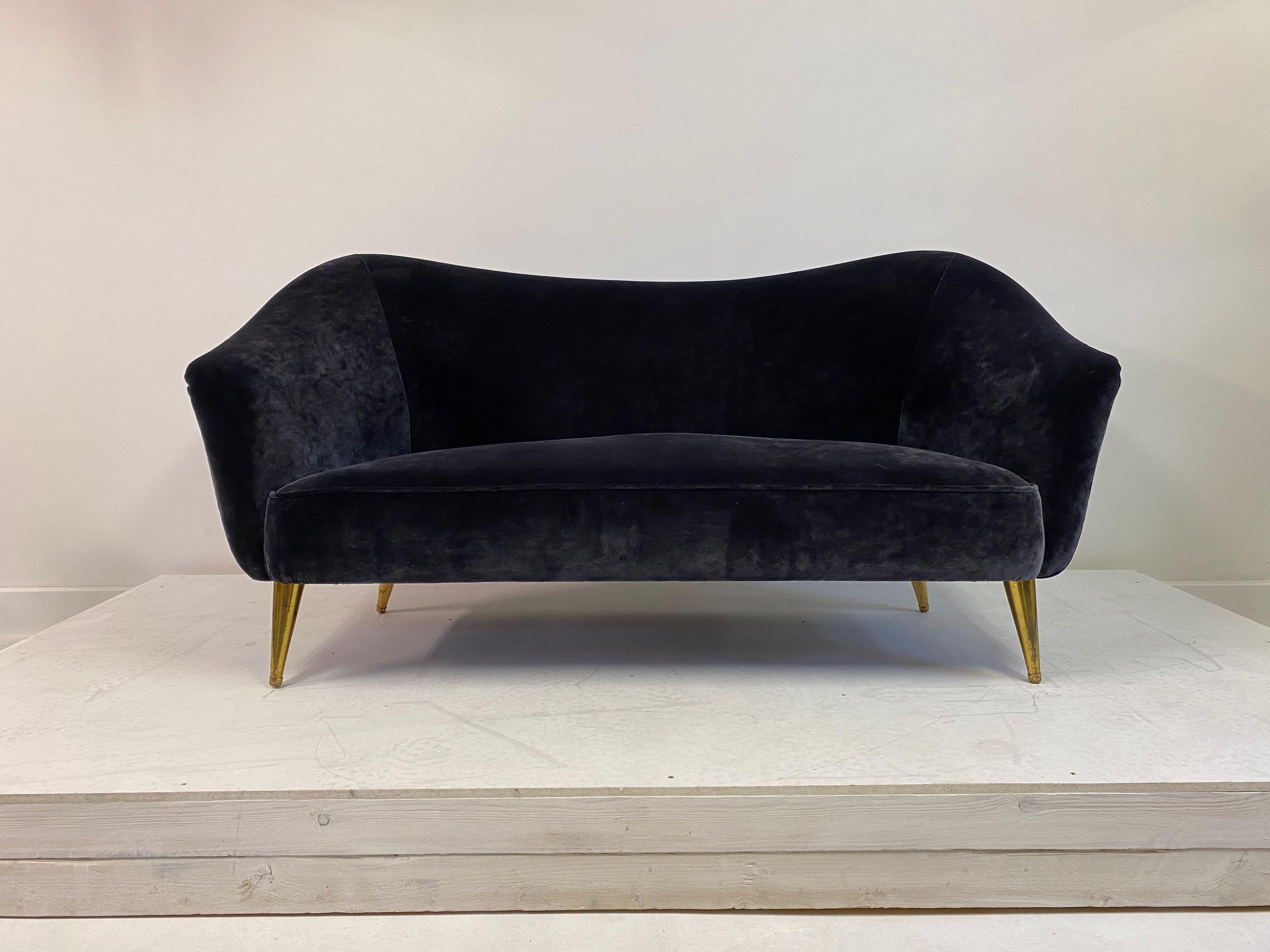 Midcentury 1950s Italian Sofa in Blue Silk Velvet In Good Condition In London, London