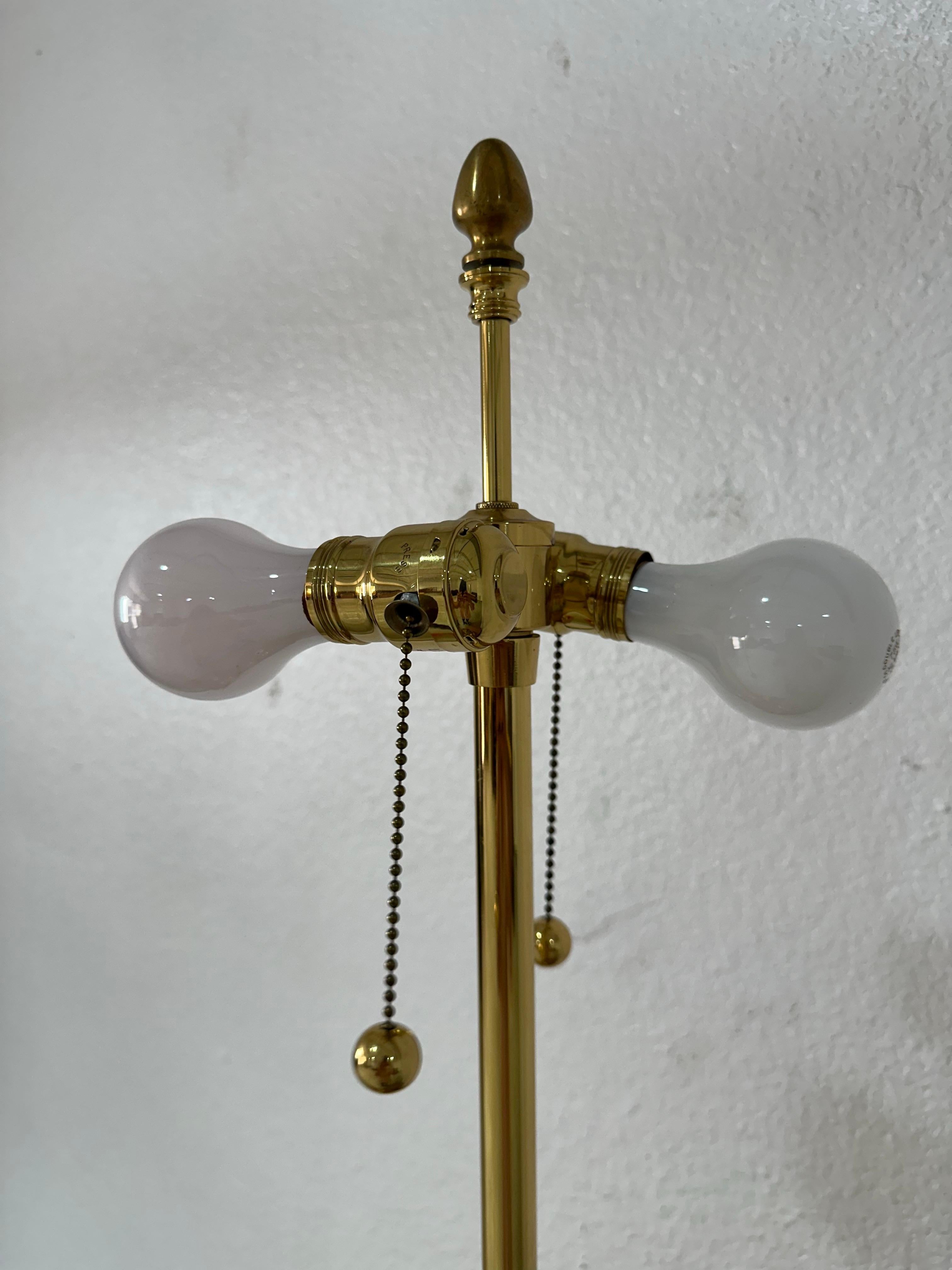 Lampada da tavolo Marbro in ottone con pavone Hollywood Regency, metà secolo 1950 in vendita 4
