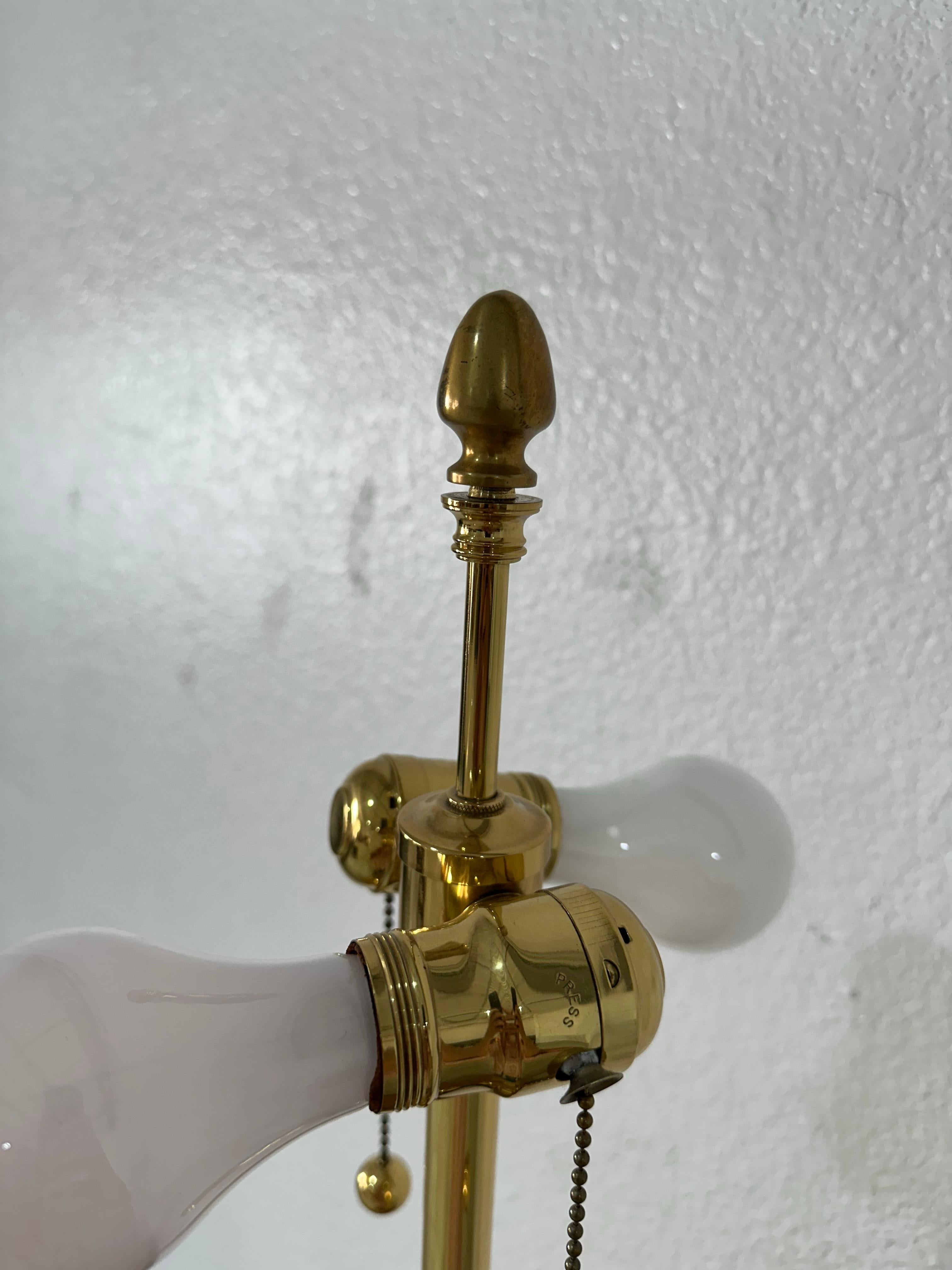 Lampada da tavolo Marbro in ottone con pavone Hollywood Regency, metà secolo 1950 in vendita 5