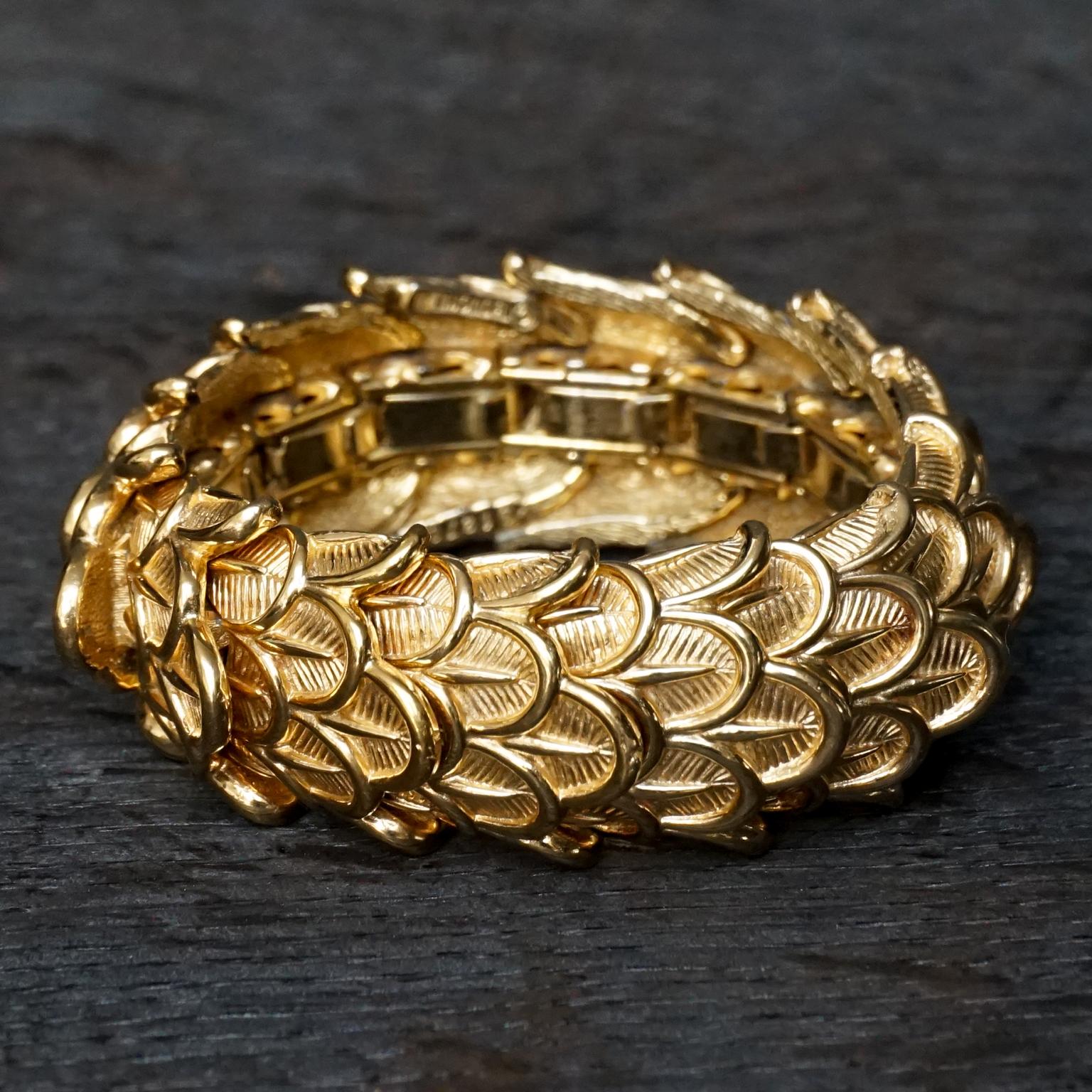 Beautifully high quality midcentury, heavy, designer gold plated peacock feathered stretch Bracelet, New York, 1950s.

Made in 'book piece' links that stretch, so easy to 'put-on put-off'
Rare and hard to find, this exclusive fabulous