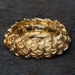 Bracelet extensible Ny Marcel Boucher en plumes de paon plaqué or, milieu des années 1950