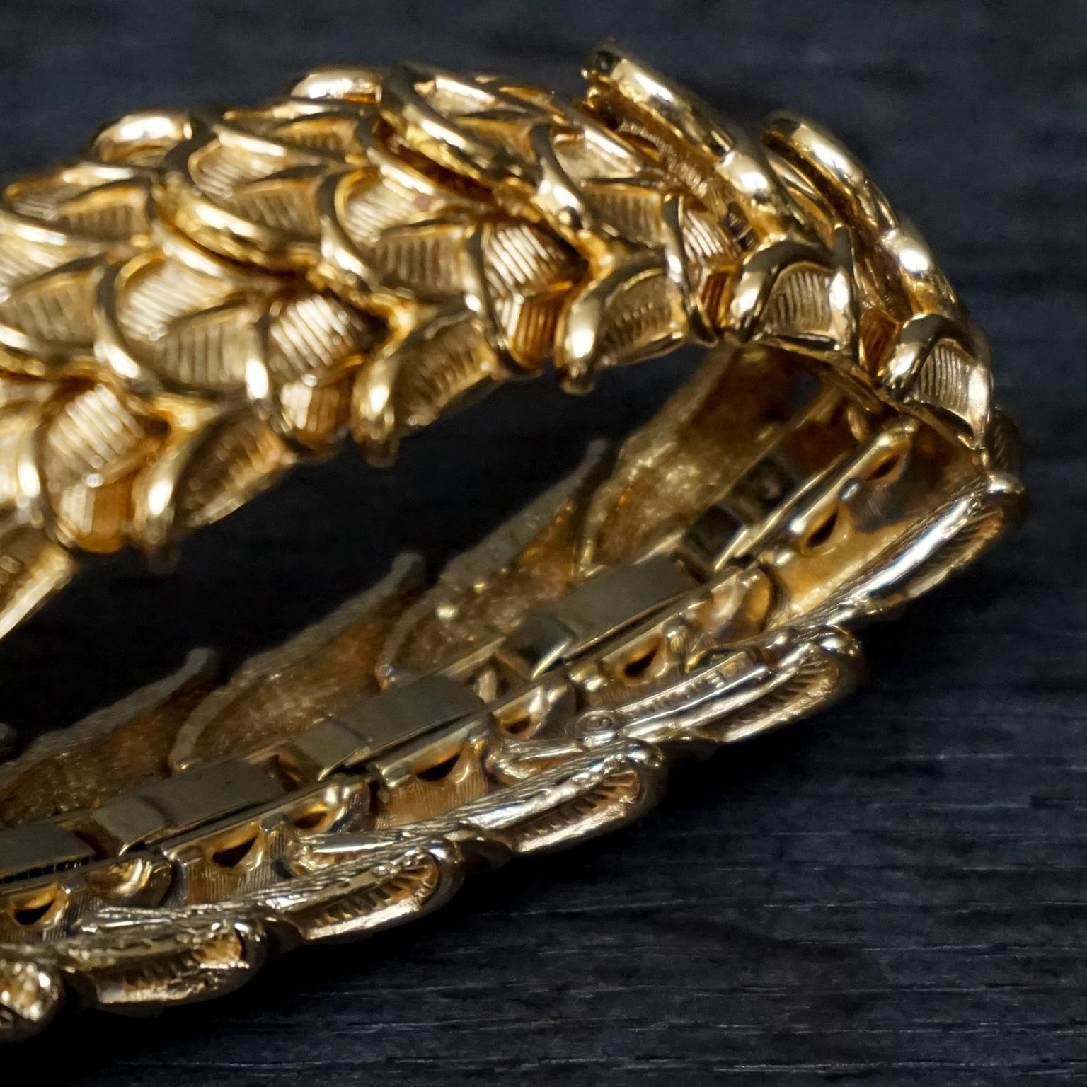 Midcentury 1950s Ny Marcel Boucher Gold Plated Peacock Feather Stretch Bracelet In Good Condition In Haarlem, NL