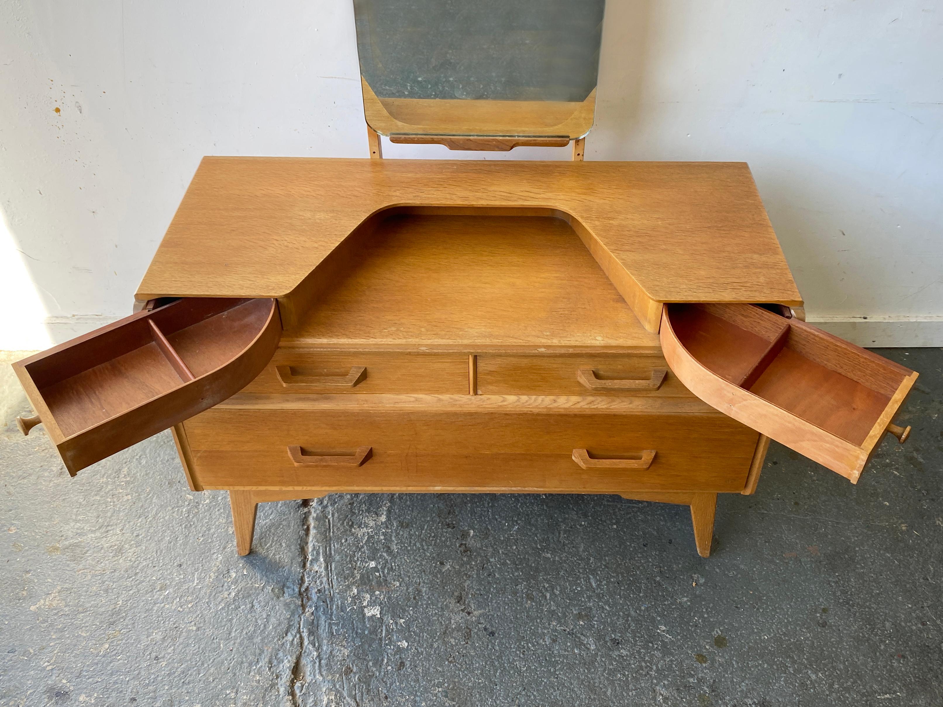 British Mid-Century 1950s oak dressing table by E. Gomme / G Plan For Sale