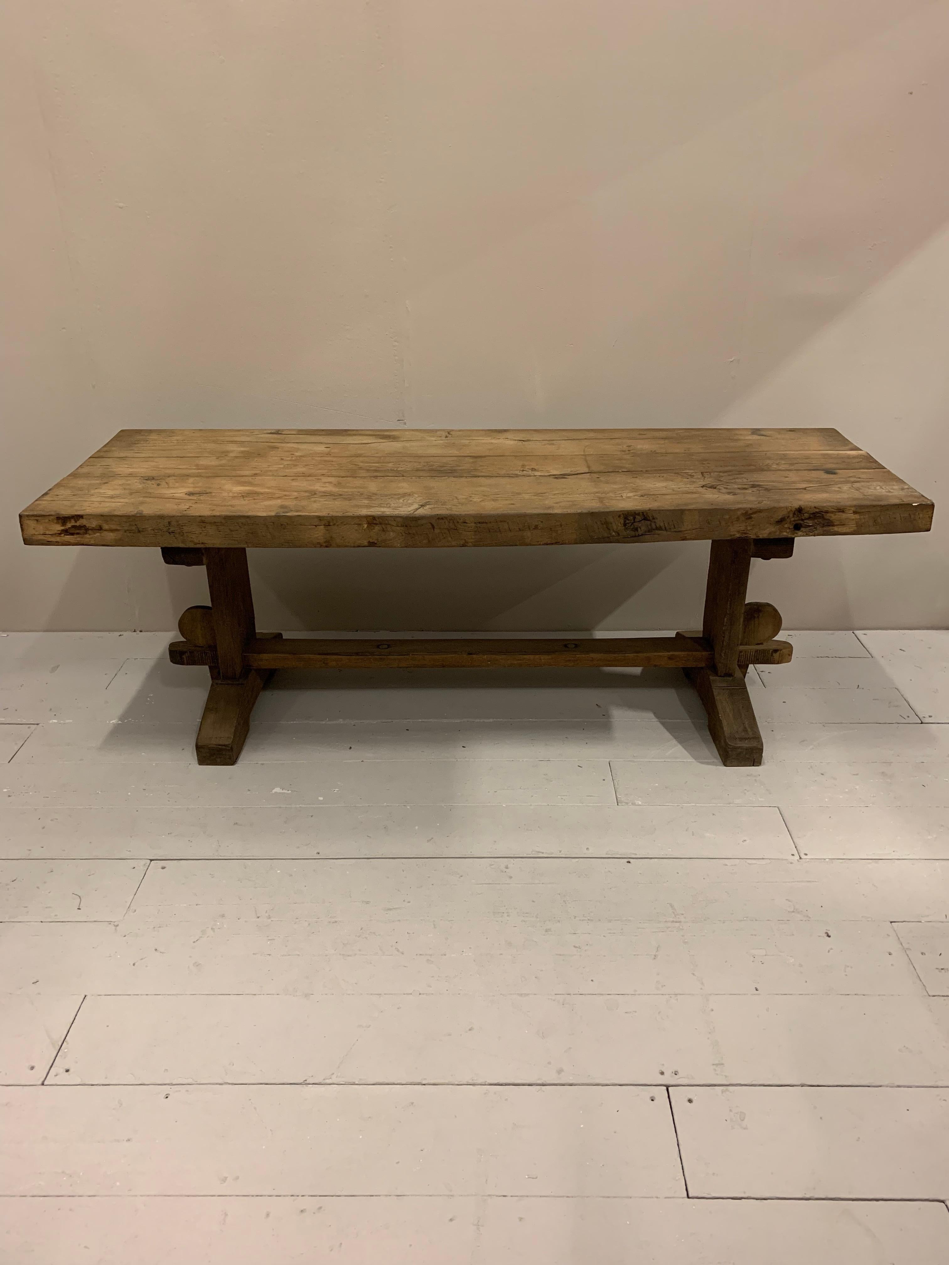 A midcentury 1950s rustic French planked oak farmhouse refectory table.
This wonderful table is made from oak that was originally used to make the wine barrels in the wine-growing Burgundy region of France. It has a substantial thick top which is 9