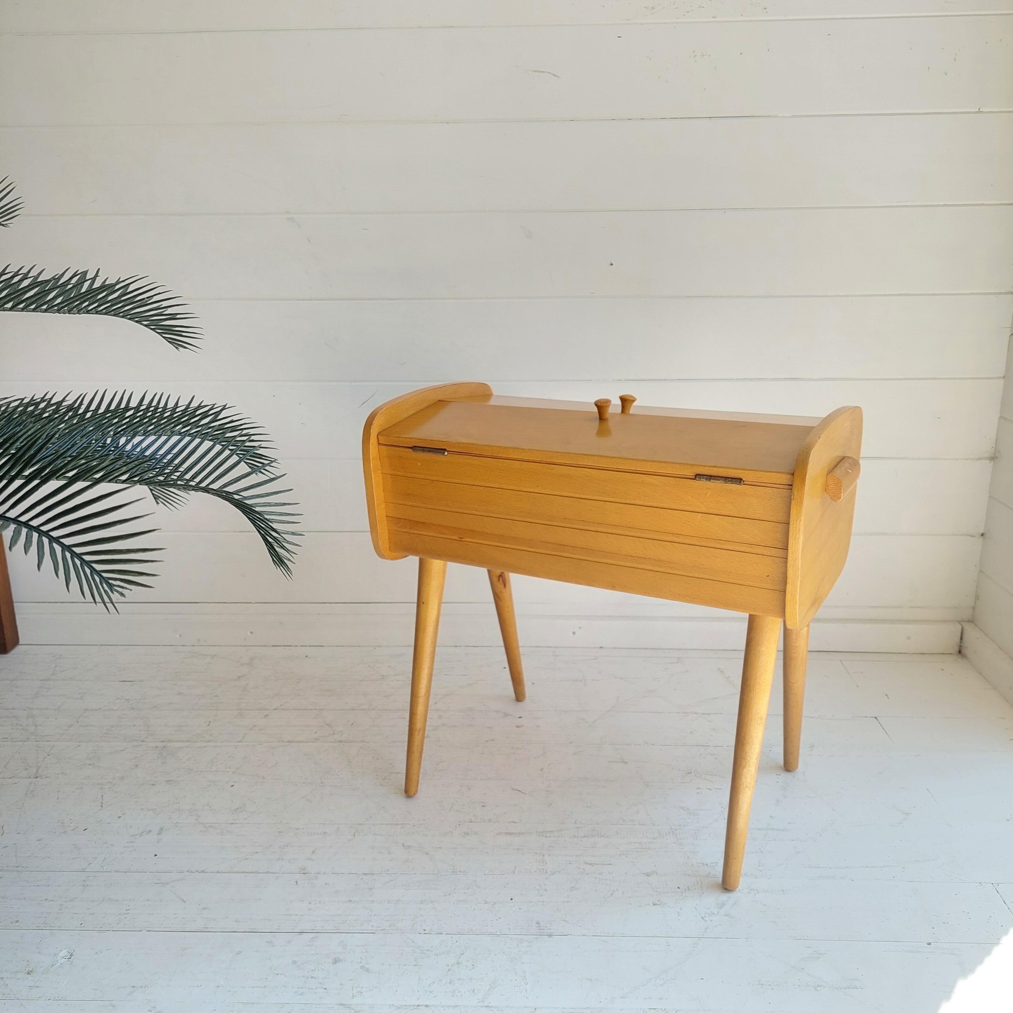 Elegant midcentury Danish-styled storage - Sewing Box
Scandinavian design Made of beech
Period 1950-1960s

Perfect for jewellery, sewing or knitting bits and bobs.
This design is becoming more rare.

A lovely midcentury teak sewing box of