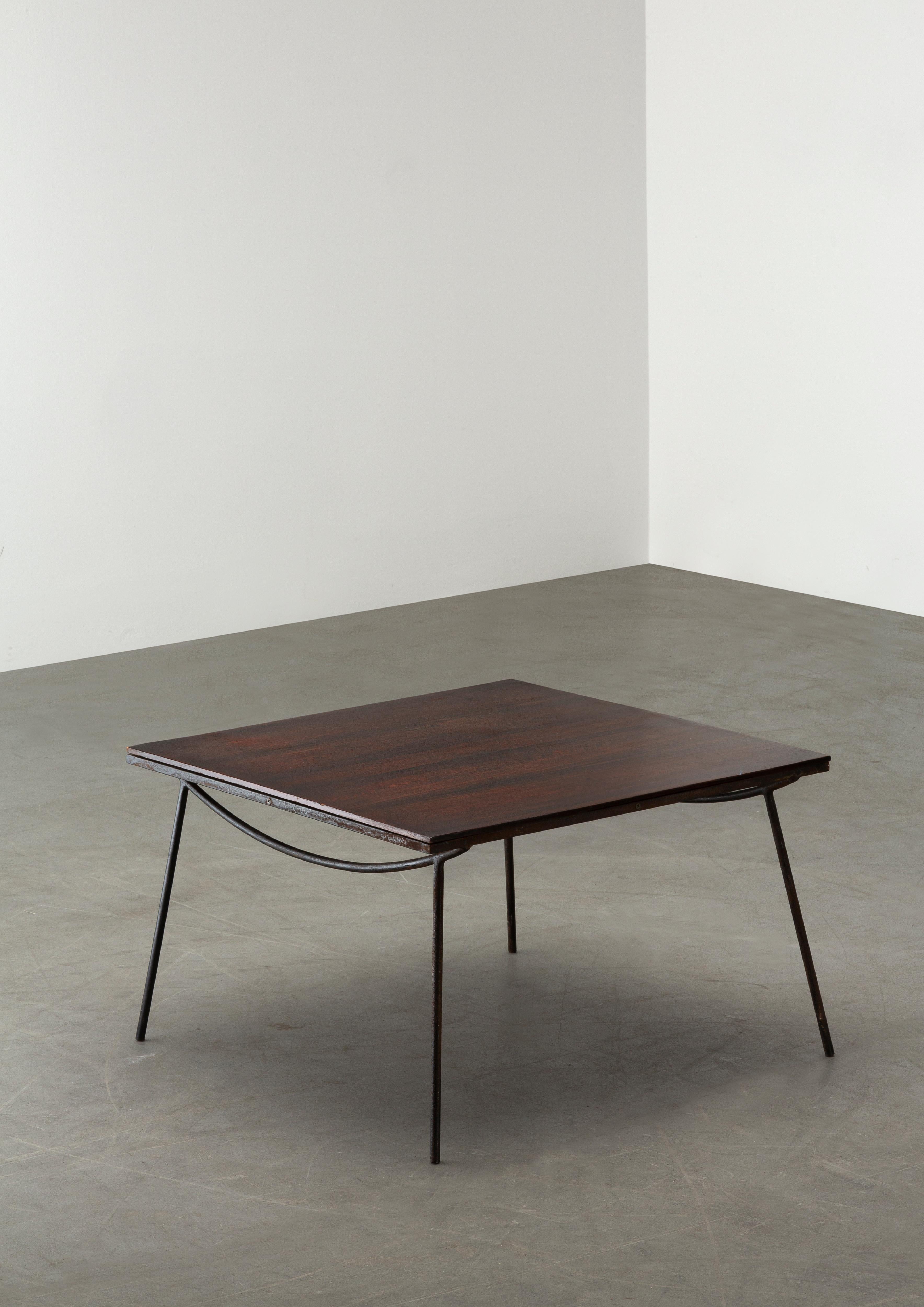 Die Designer Carlo Hauner (1927-1997) und Martin Eisler (1913-1977) waren die Gründer des einflussreichen brasilianischen Möbelunternehmens Forma, das 1953 gegründet wurde. Ihre auf industrielle Prozesse ausgerichtete Arbeit zeichnet sich durch die