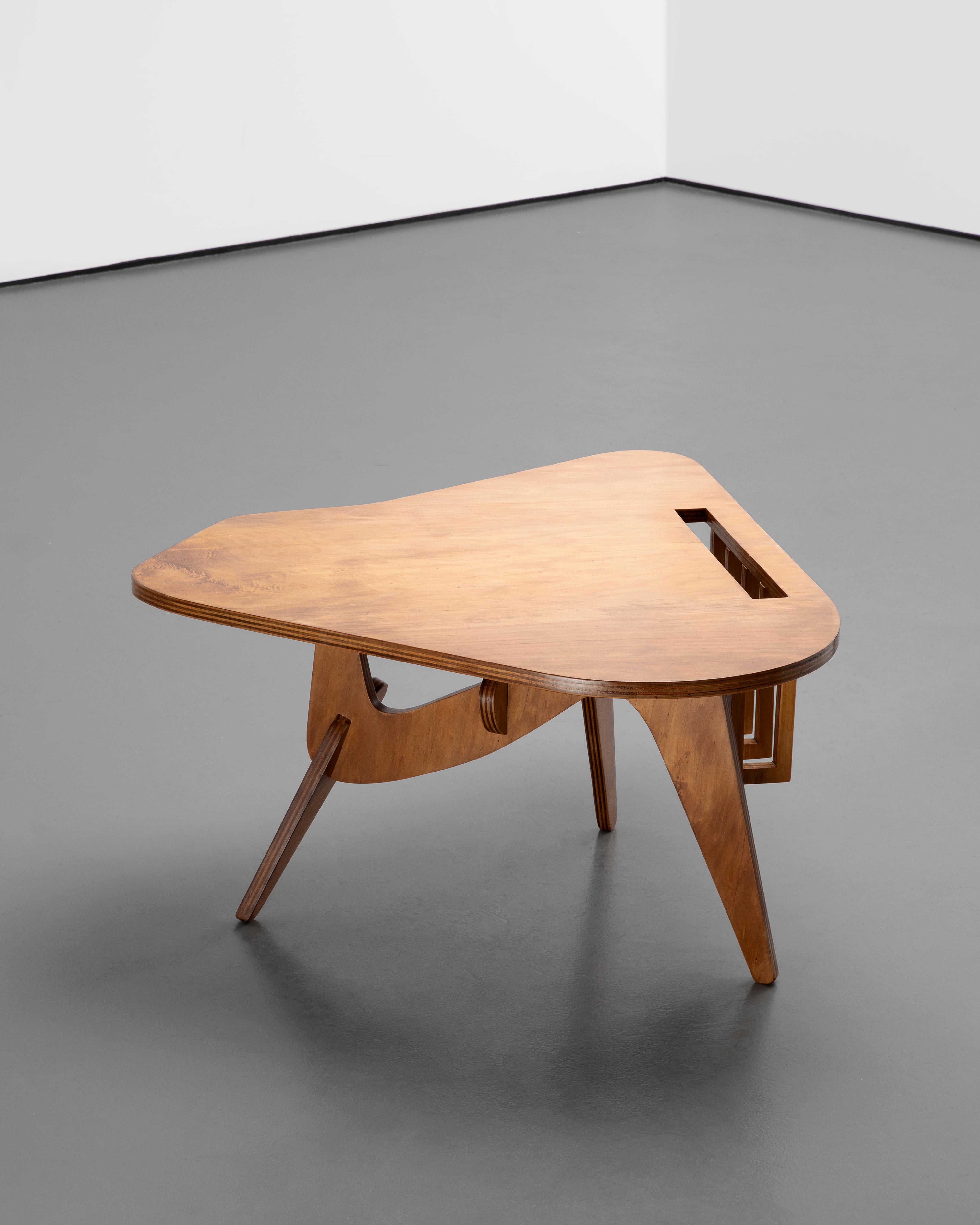 Mesa de centro José Zanine Caldas Vintage de mediados de siglo 1950 en Bueno estado para la venta en London, GB