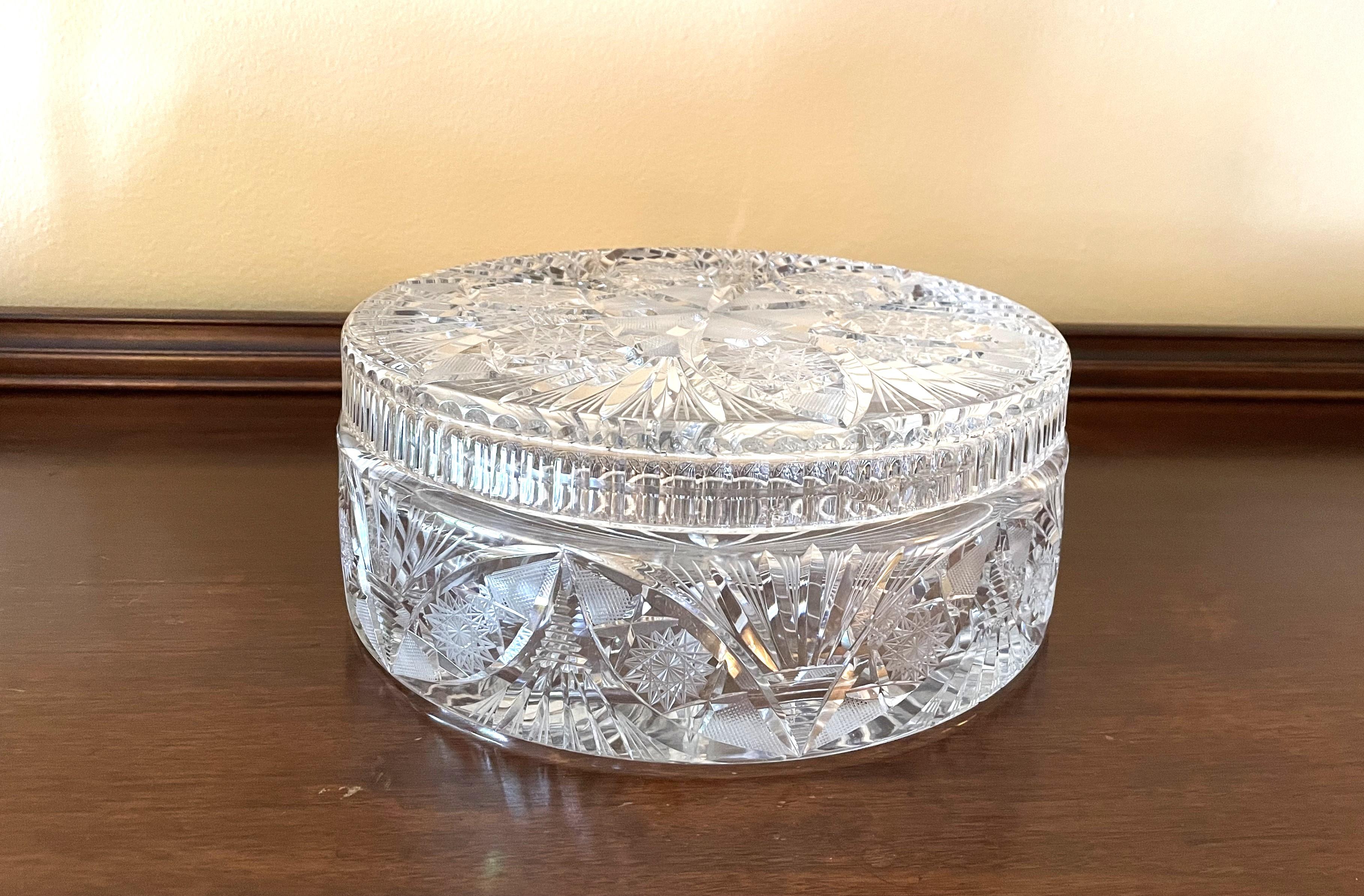 A stunning and large Mid-Century Waterford decorative leaded crystal piece for dining table, hall or coffee table. The container has a matching leaded crystal lid. This is a rare-to-find piece for its size and style from the late 1950s, made in
