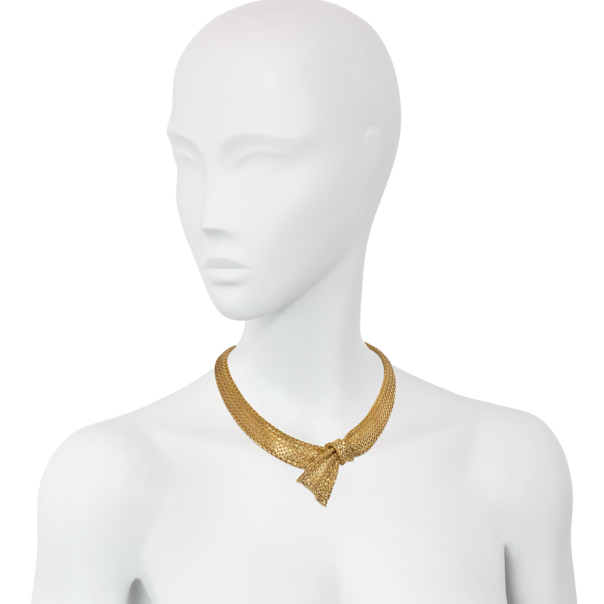 Women's or Men's Mid-Century 1950s Woven Gold Ribbon Knot Necklace For Sale