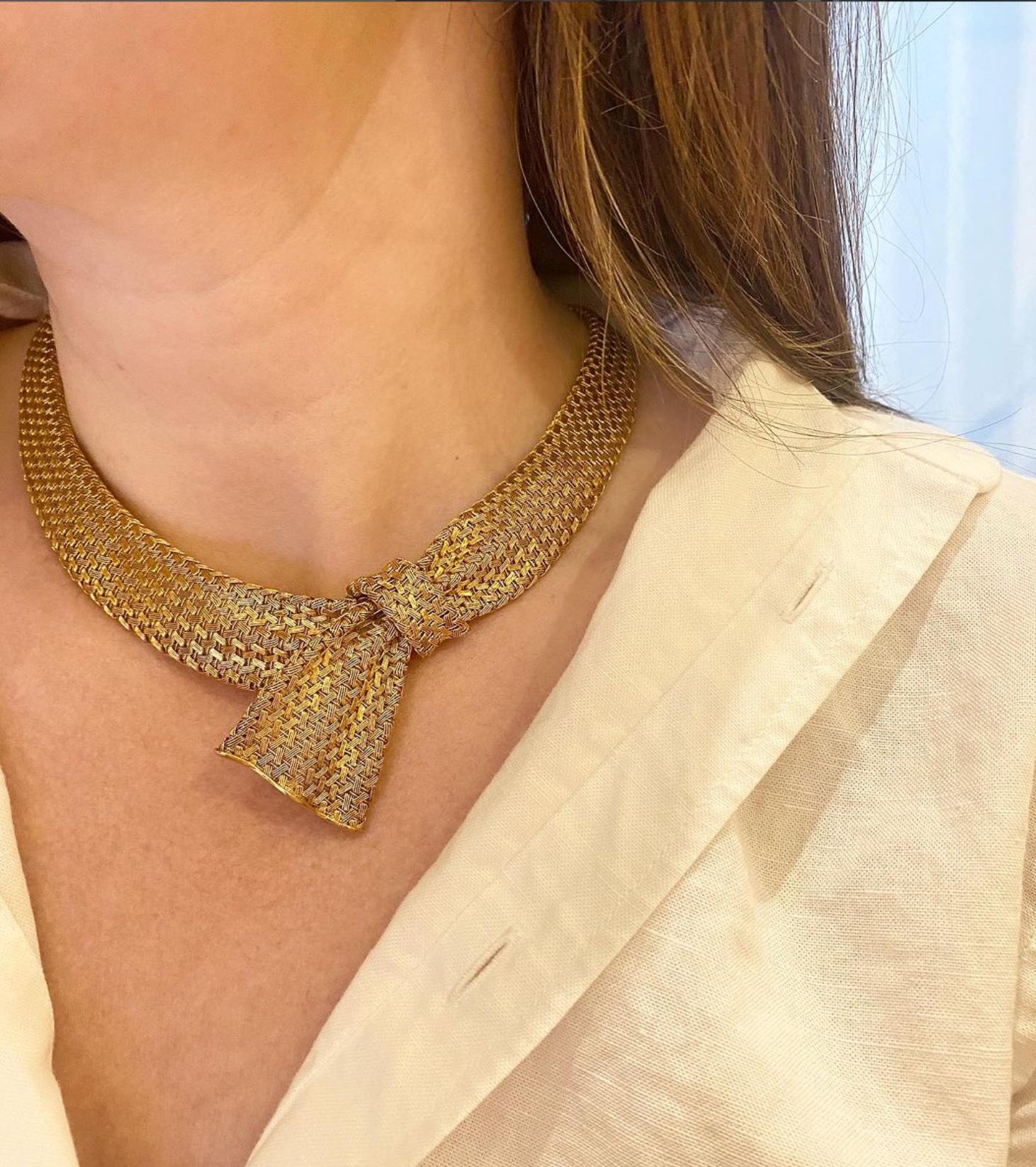 Mid-Century 1950s Woven Gold Ribbon Knot Necklace For Sale 1
