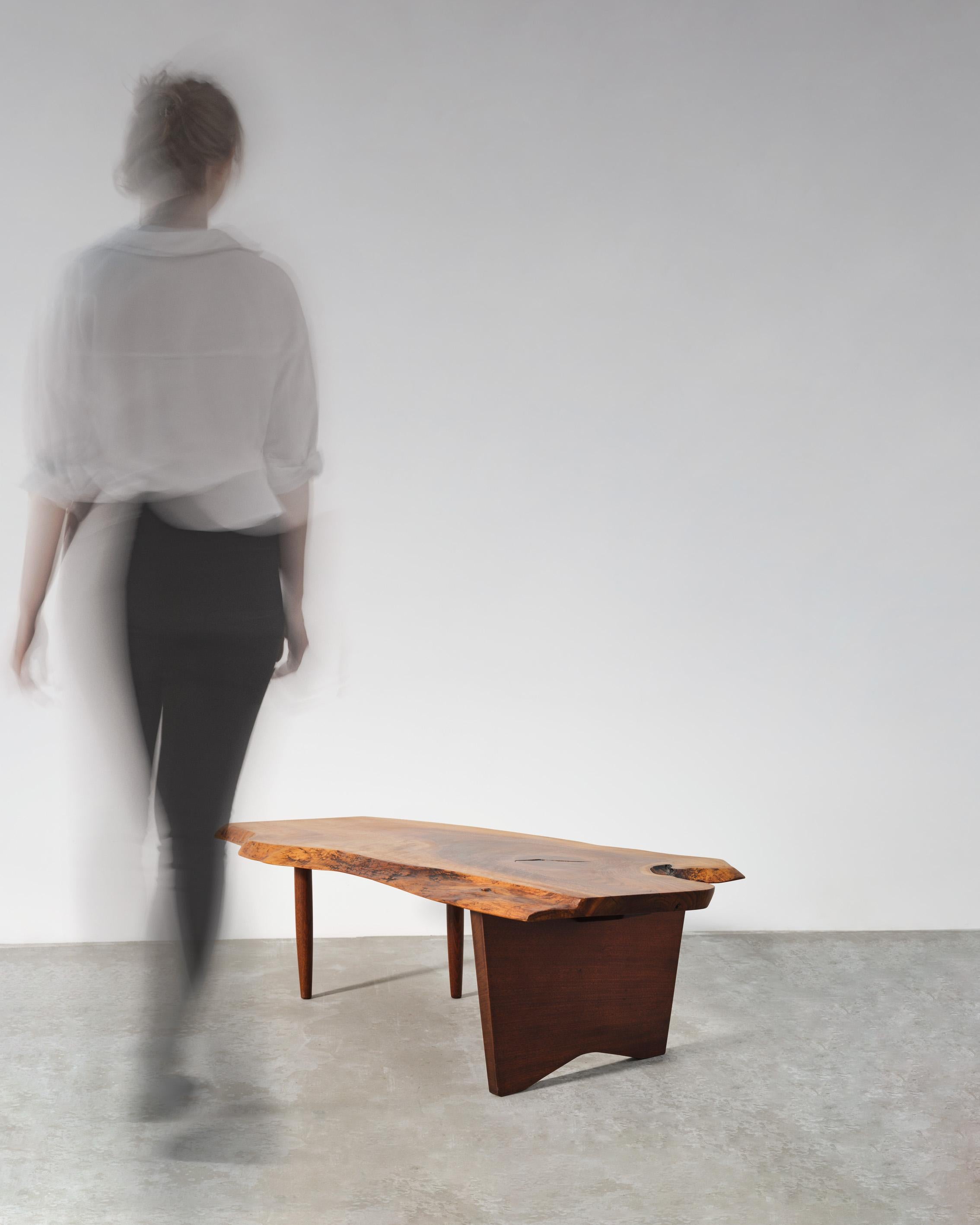 Mid-Century 1959 Vintage George Nakashima Slab Couchtisch im Angebot 1