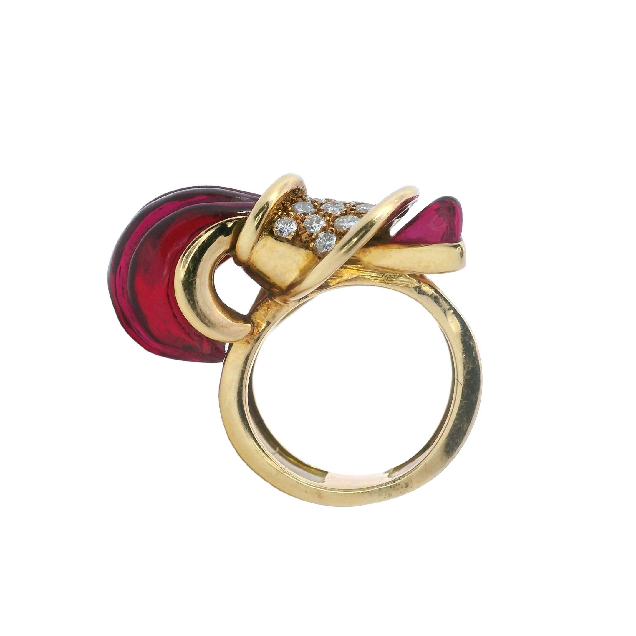 Anello giallo di metà secolo 1960 in oro 18kt con tormalina rosa e diamanti In condizioni ottime in vendita a Aventura, FL