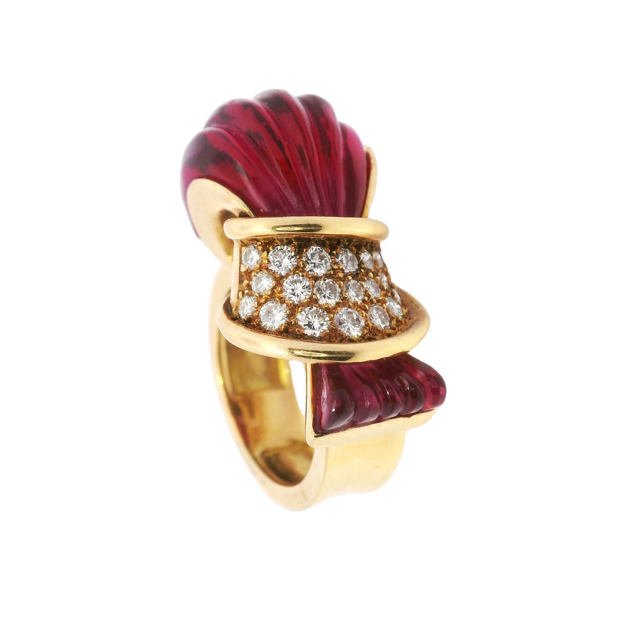 Anello giallo di metà secolo 1960 in oro 18kt con tormalina rosa e diamanti in vendita 2