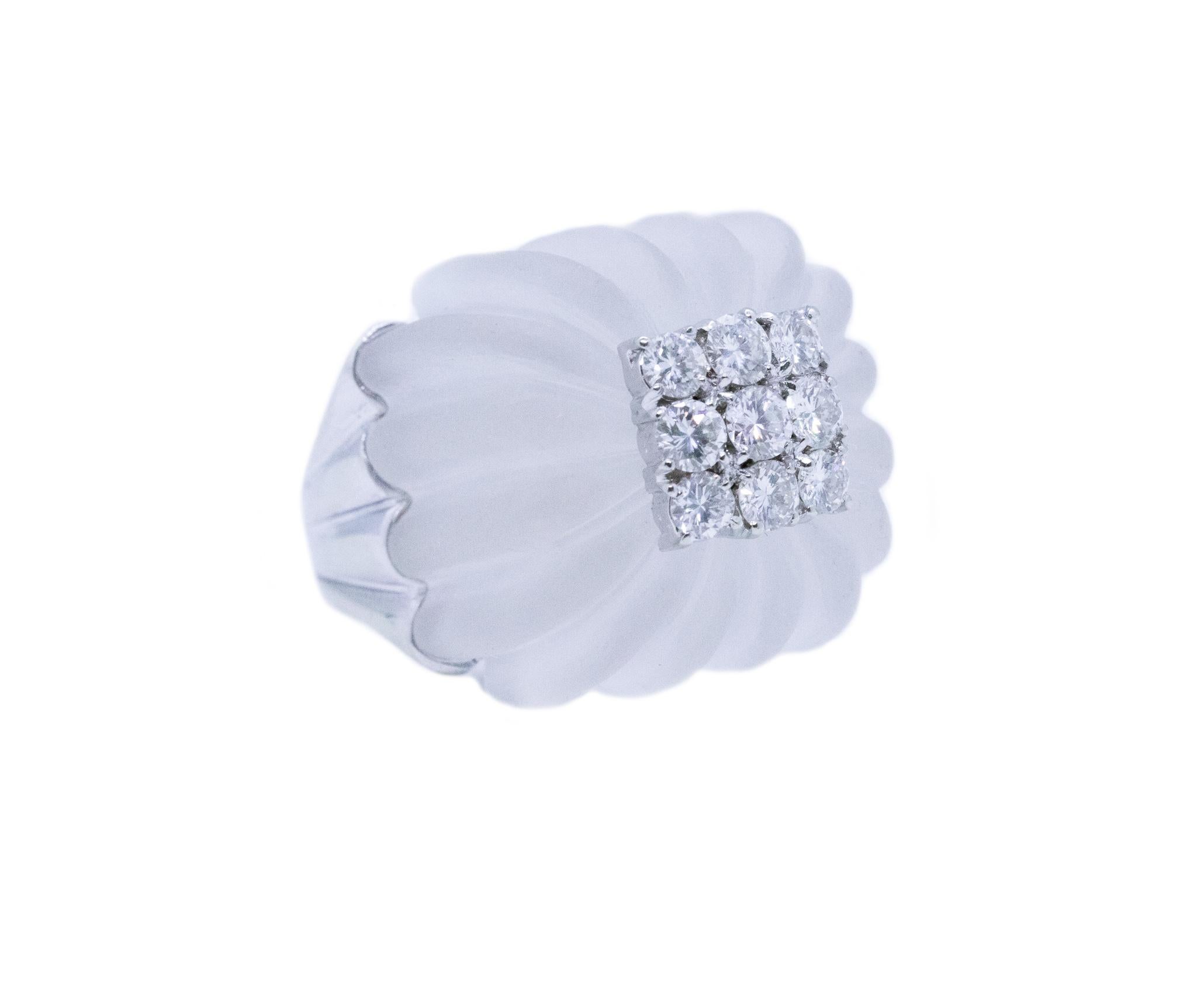 Chic and elegant cocktail ring from the mid century period. 

Flamboyant piece created in Italy during the late mid-century period, circa 1960's. Hash a reminiscence of the Hollywood golden era and was crafted, with fluted patterns in solid white