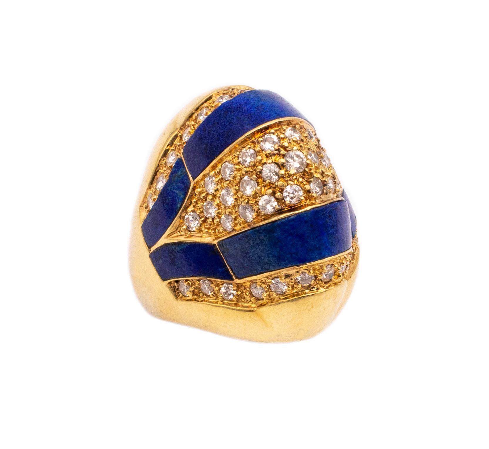 Bombe cocktail ring from the Mid-Century.

An Italian retro piece from the mid-century period, circa 1960's. Designed with a geometric bombe shape, with a wavy patterns. This cocktail ring was crafted in solid yellow gold of 18 karats, with high