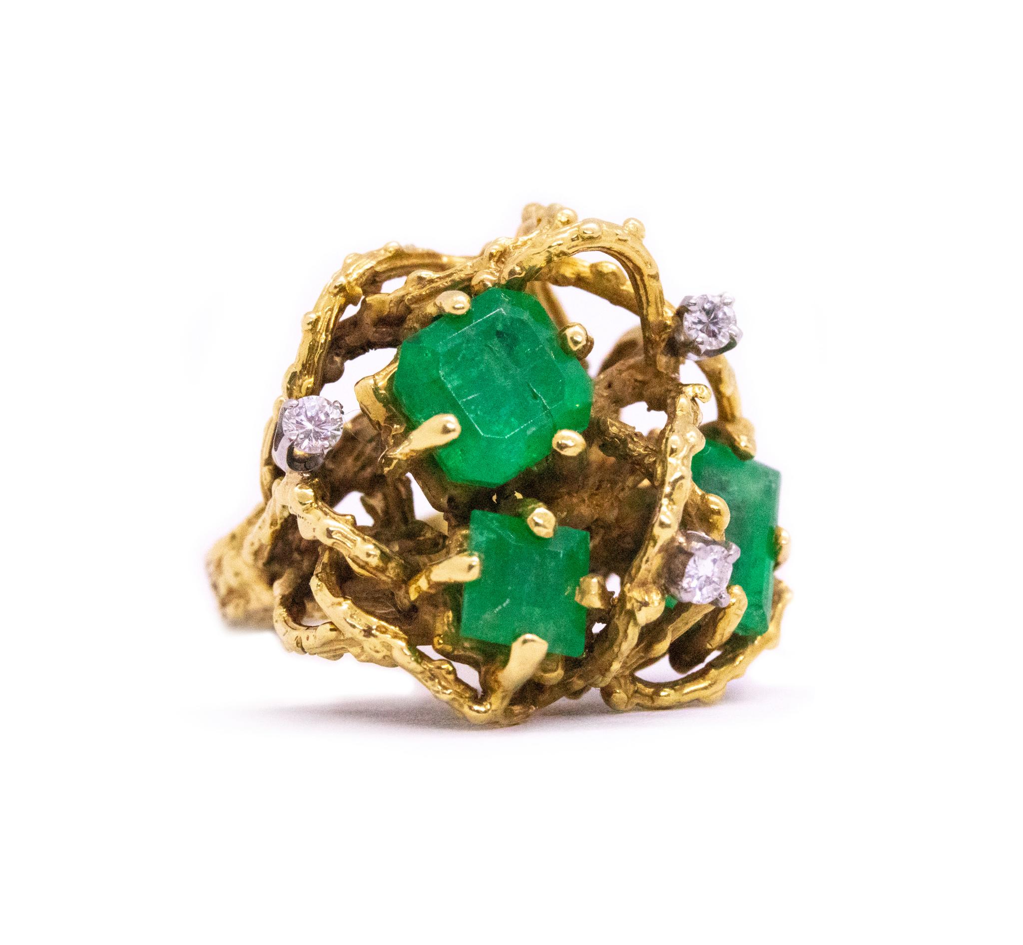 Organic retro cocktail ring from the Mid-Century period.

A studio piece created during the mid-century period, circa 1960. It was crafted with organic roots pattern by the lost wax method in solid yellow gold of 18 karats 

Embellished, with three
