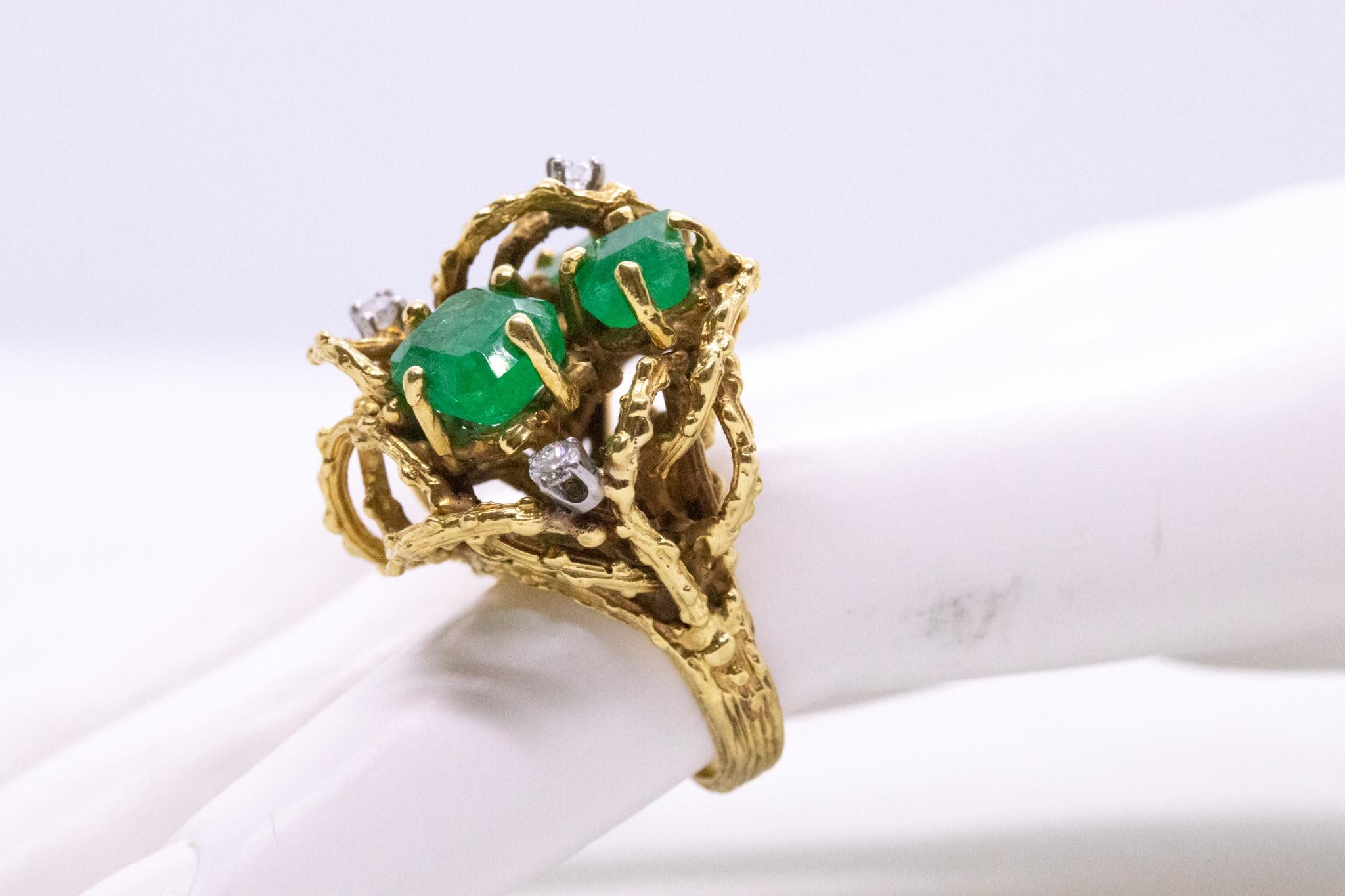 Mid Century 1960 Retro Organic Ring In 18Kt Yellow Gold 5.05 Cts Emerald Diamond In Excellent Condition In Miami, FL