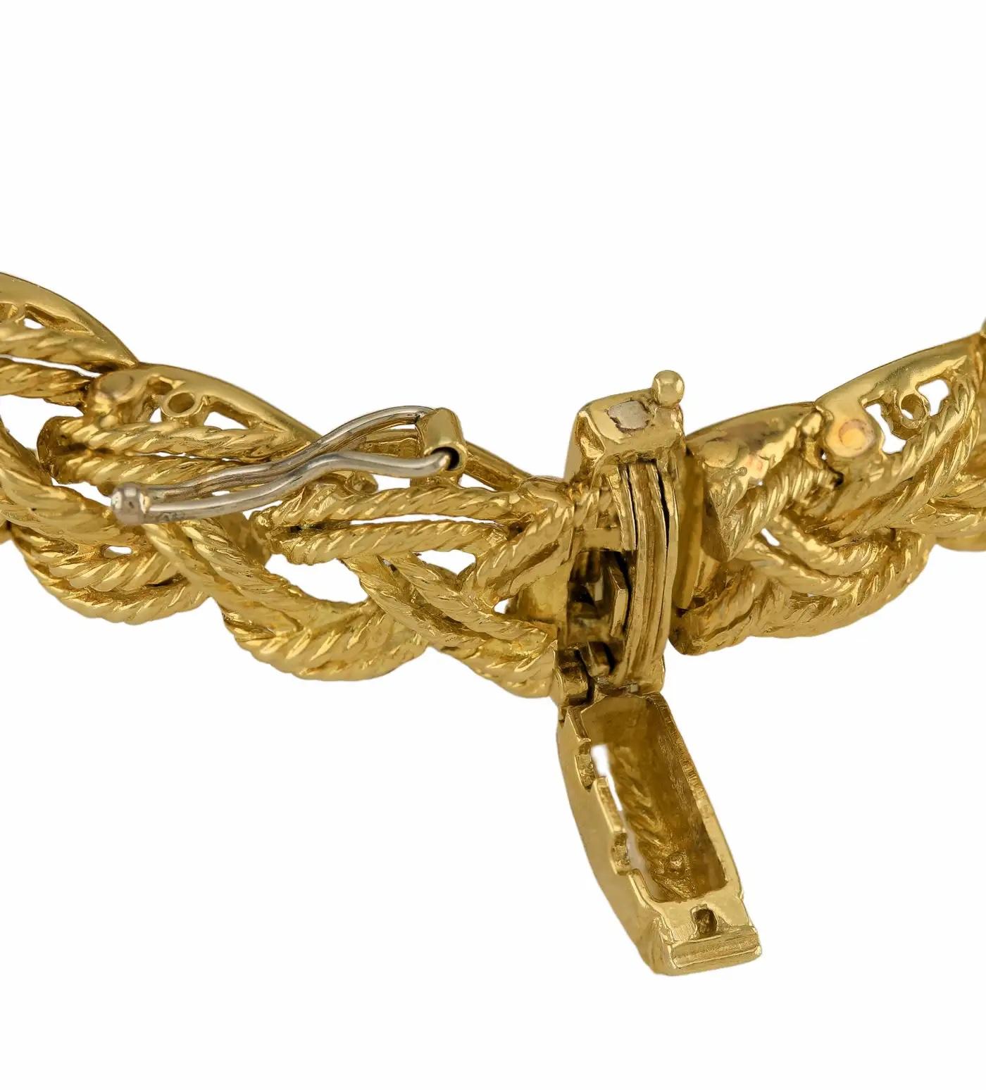 Bracciale con diamanti intrecciati di metà secolo 1960 in oro 18 carati, design audace da 4,50 carati In condizioni ottime in vendita a Great Neck, NY