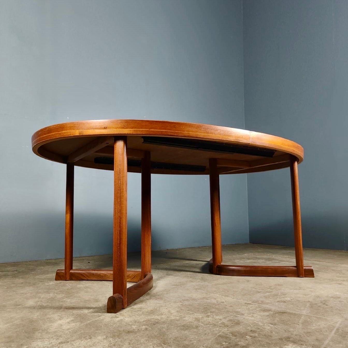 Mid Century 1960s Danish Dining Table By Johannes Andersen Vintage Retro MCM In Excellent Condition In Cambridge, GB