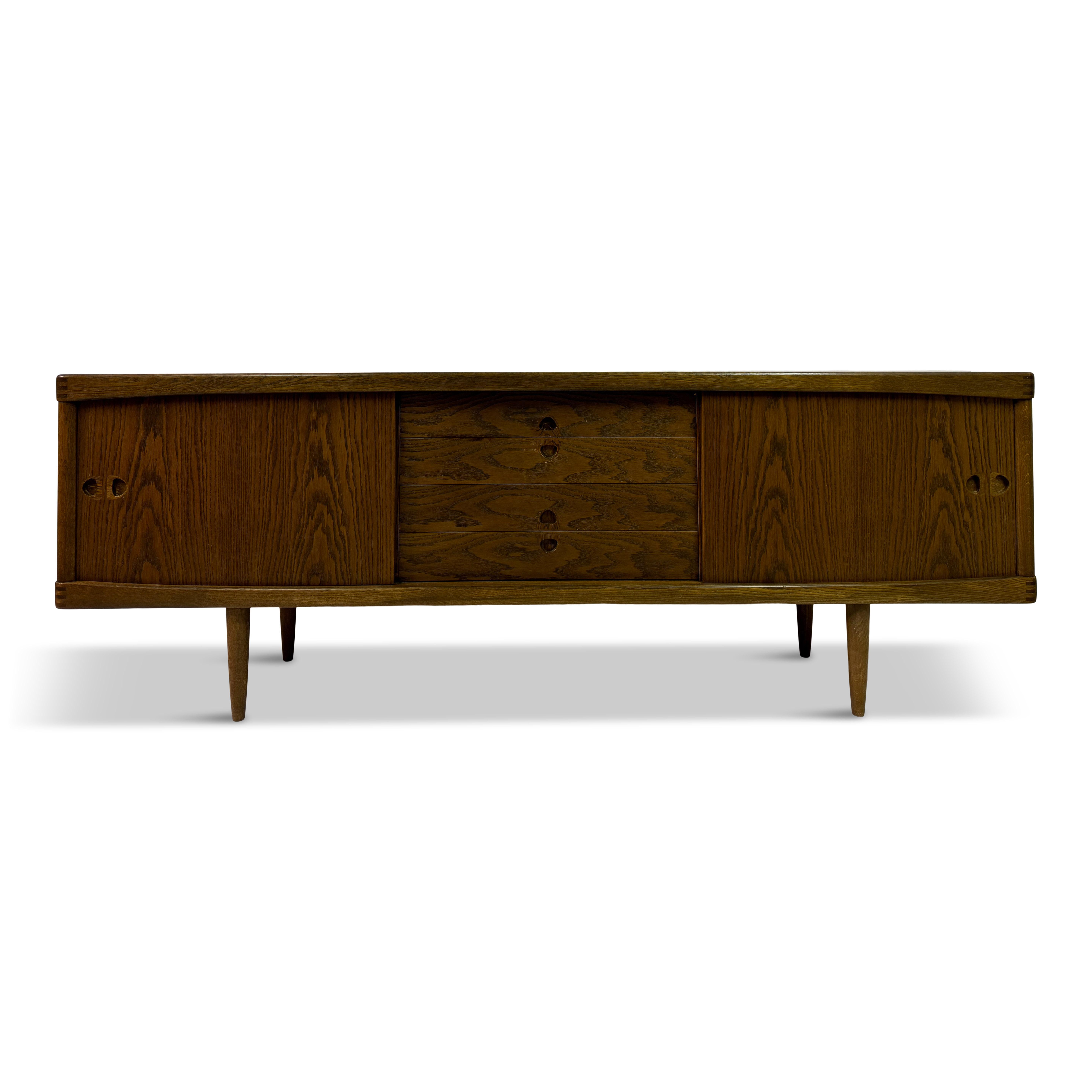 Oak sideboard by H.W Klein for Bramin

This is a stunning 1960s oak sideboard, designed by H.W. Klein for the Danish brand Bramin. Crafted with precision, the sideboard exemplifies Scandinavian modern design with its clean lines, minimalist
