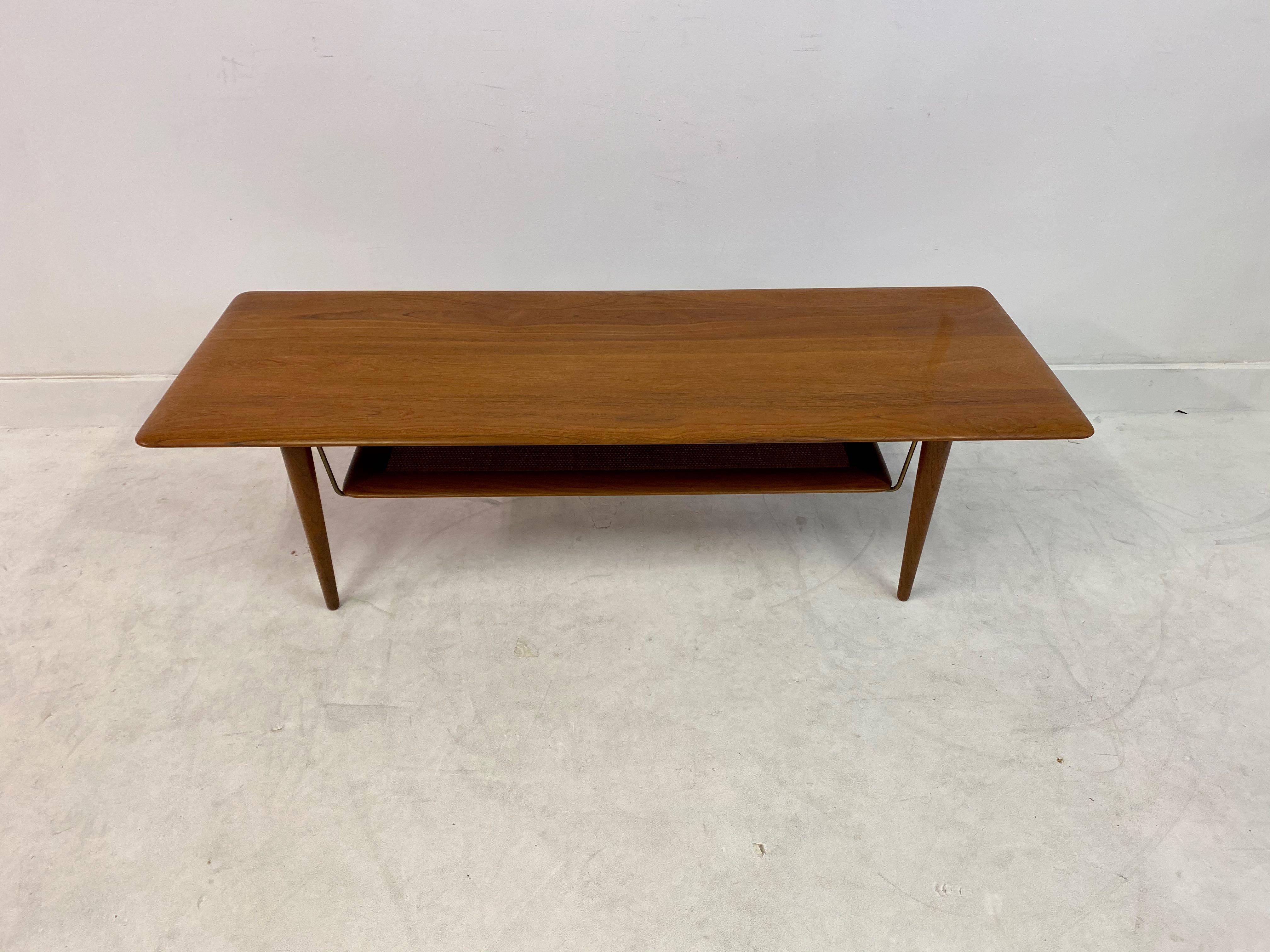 Midcentury teak coffee table

Peter Hvidt and Orla Molgaard

For France and Son

Wicker under tier

Professionally restored,

1960s, Denmark.