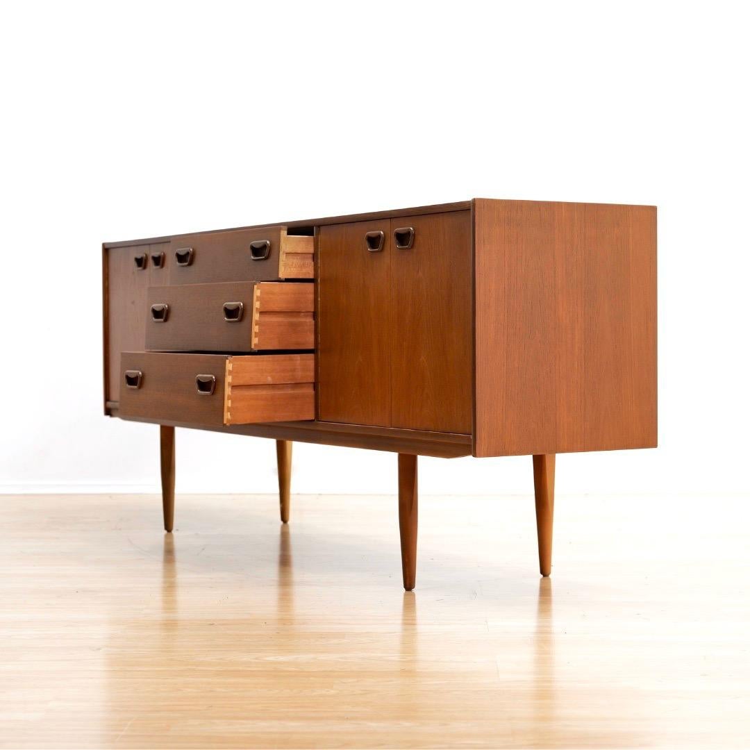 Metà XX secolo Credenza danese in teak della metà degli anni '60 in vendita