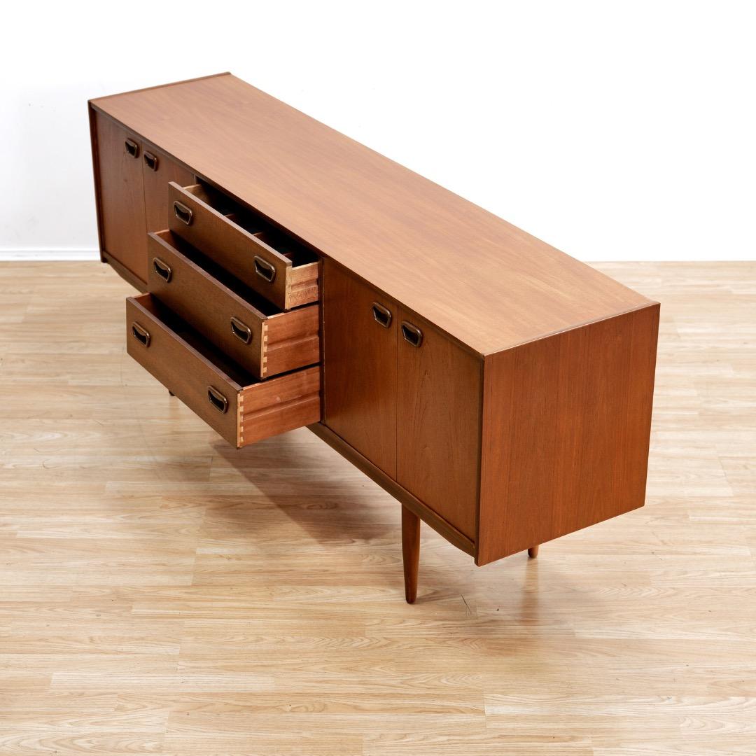 Teak Credenza danese in teak della metà degli anni '60 in vendita