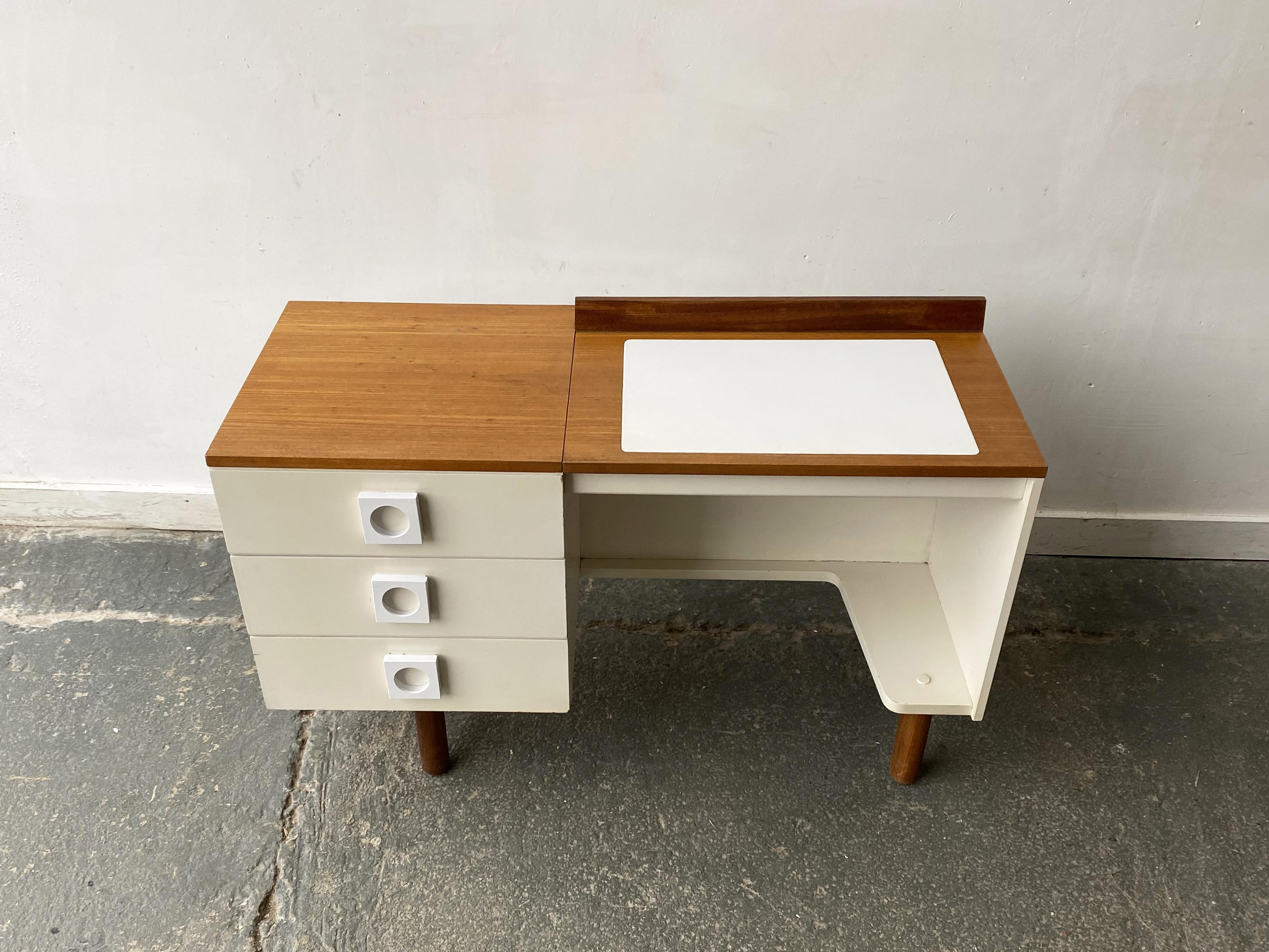 Mid-Century Modern Table de bureau/dressing du milieu du siècle dernier par Uniflex en vente