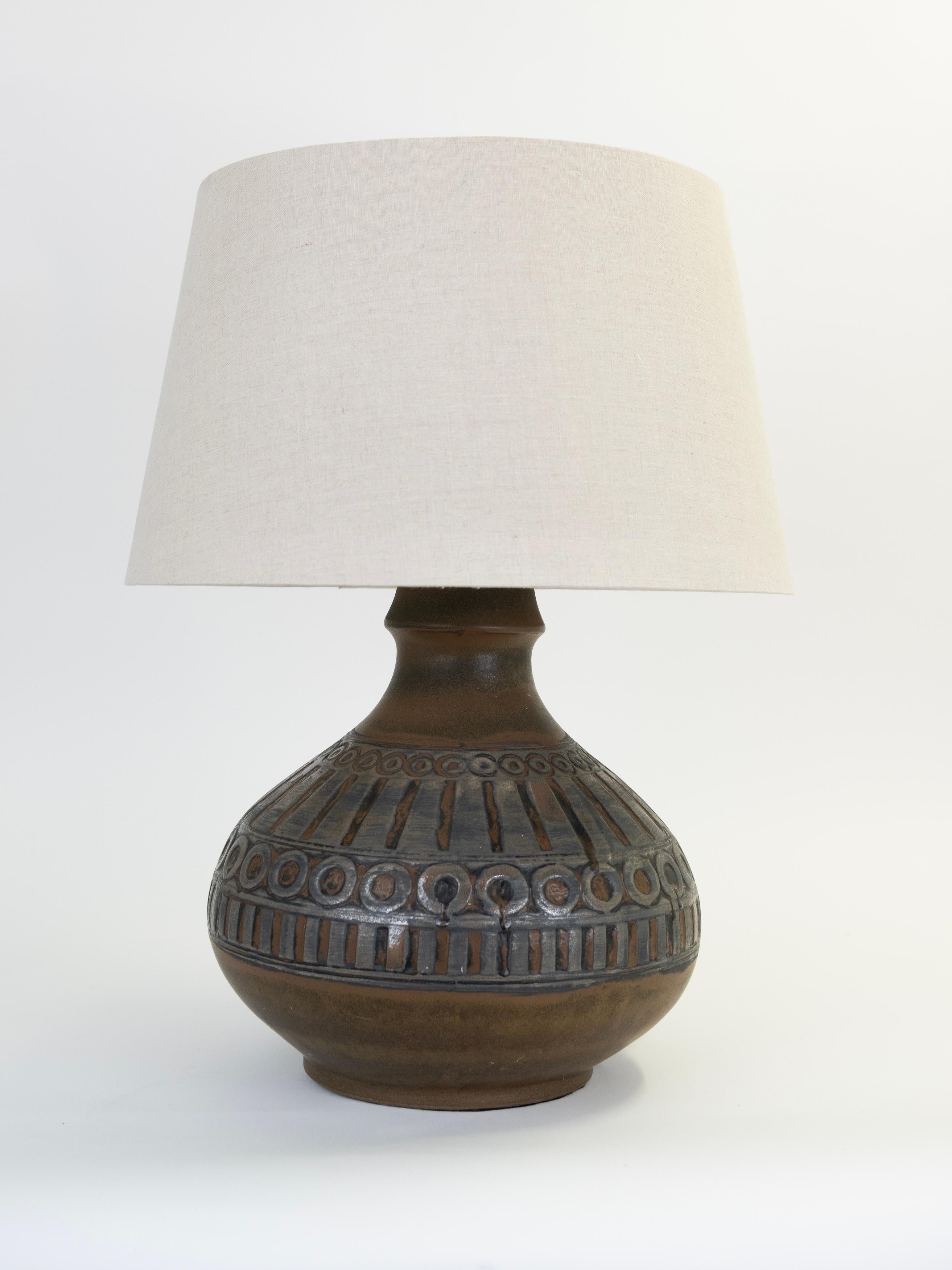Tedesco Lampada in ceramica fatta a mano tedesca di metà secolo (anni '60) in vendita