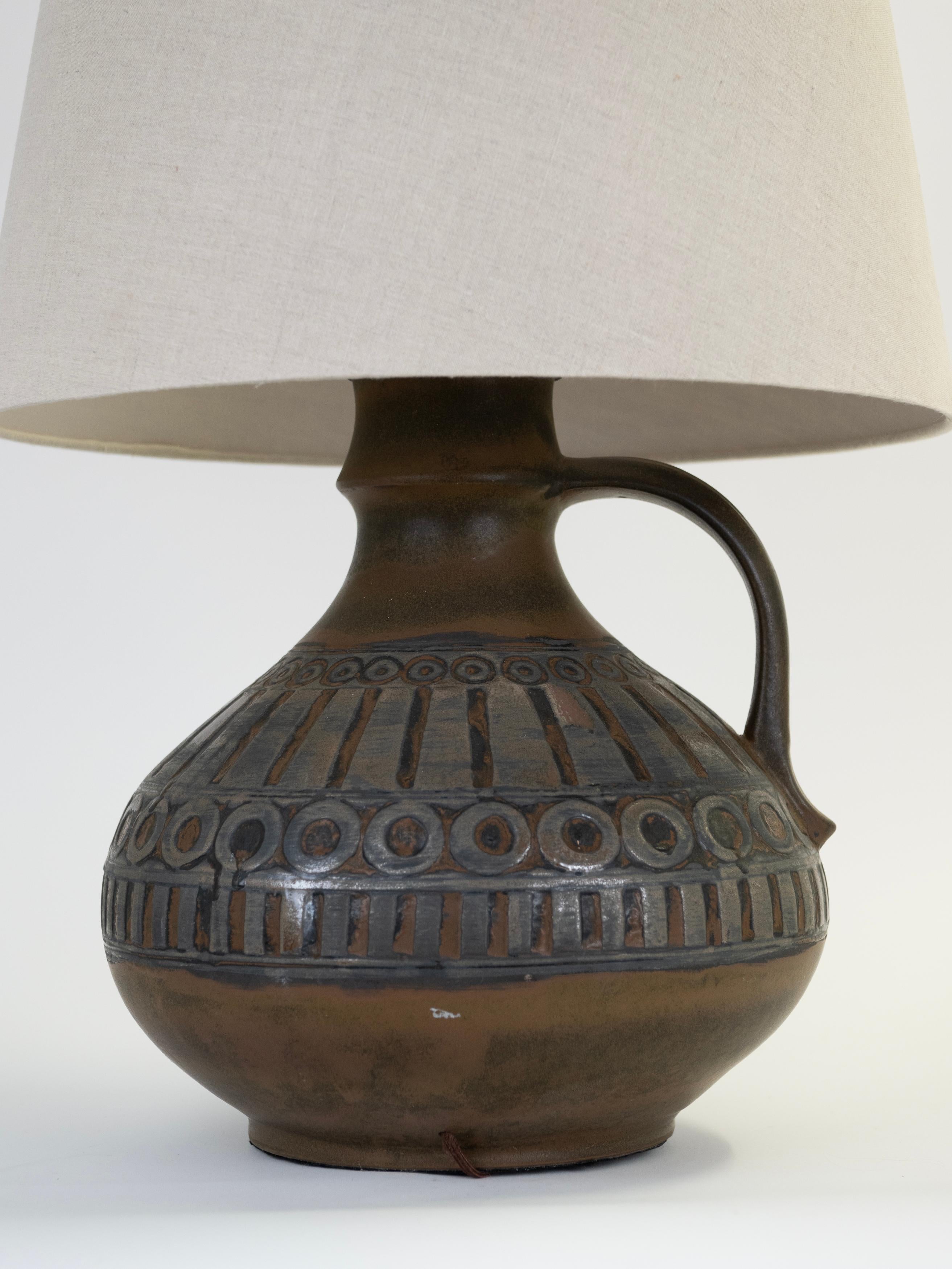 Metà XX secolo Lampada in ceramica fatta a mano tedesca di metà secolo (anni '60) in vendita
