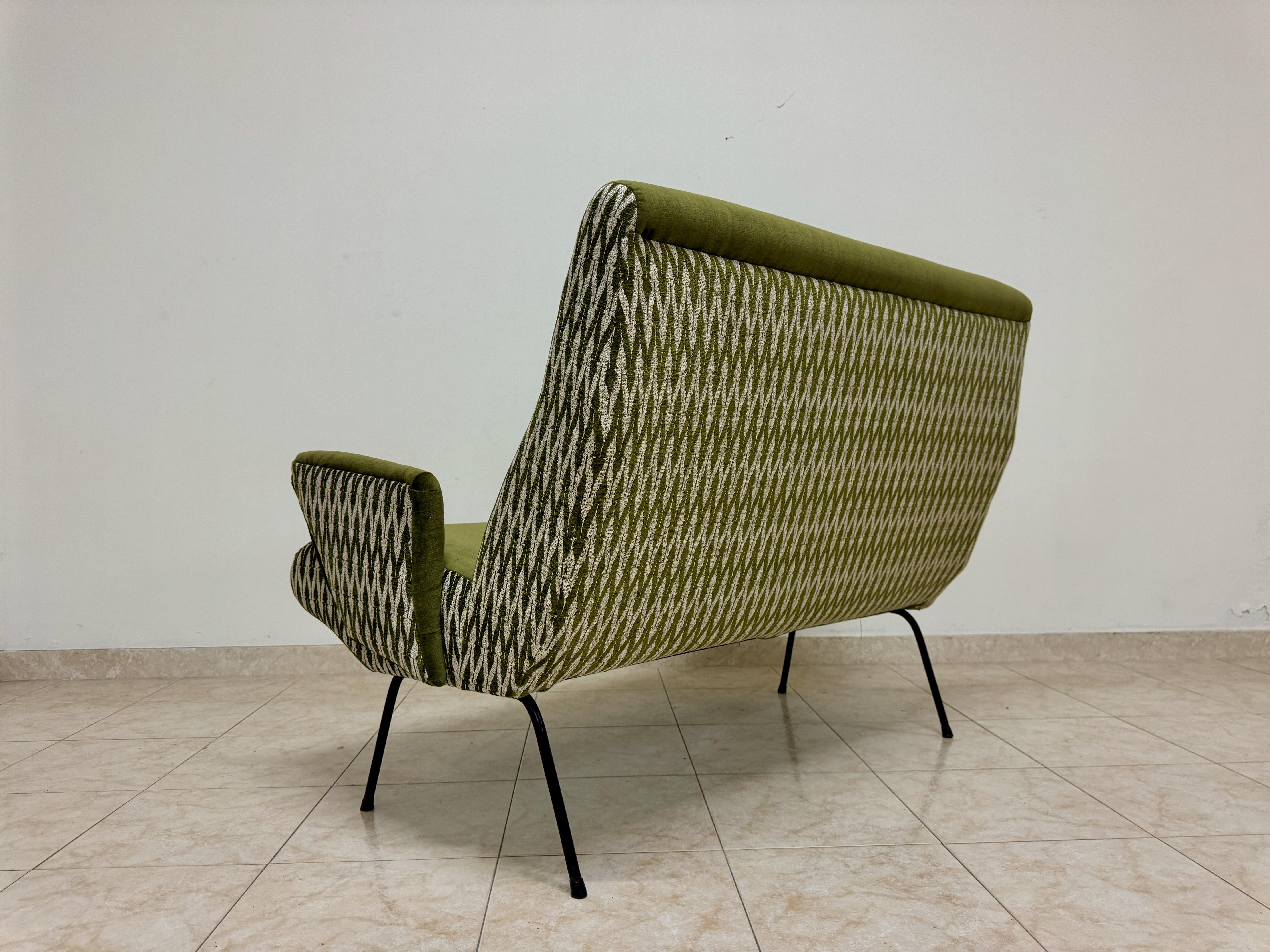 Sofá italiano de mediados de siglo de 1960 en venta 6