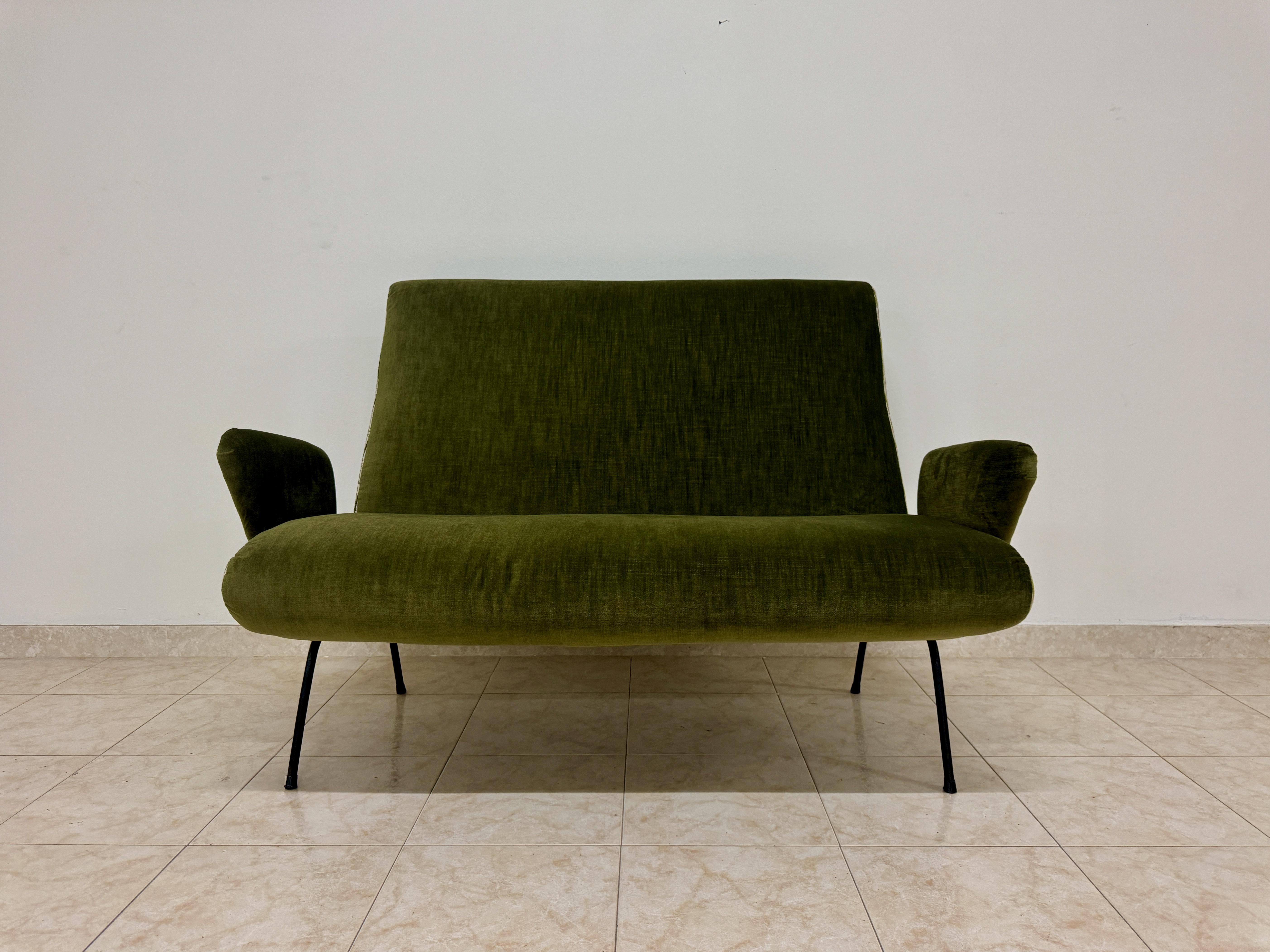 Sofá italiano de mediados de siglo de 1960 Moderno de mediados de siglo en venta