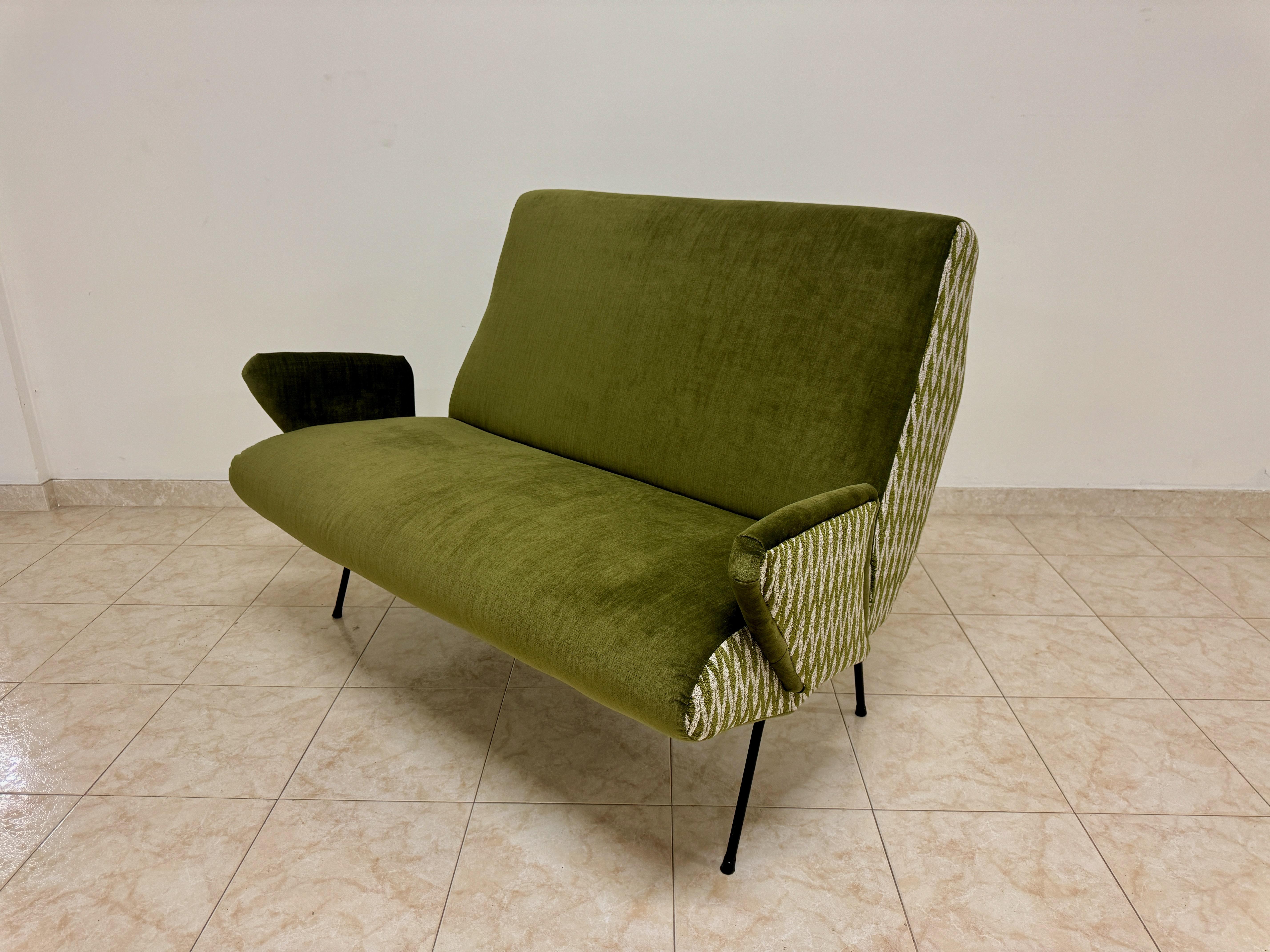 Sofá italiano de mediados de siglo de 1960 Acero en venta