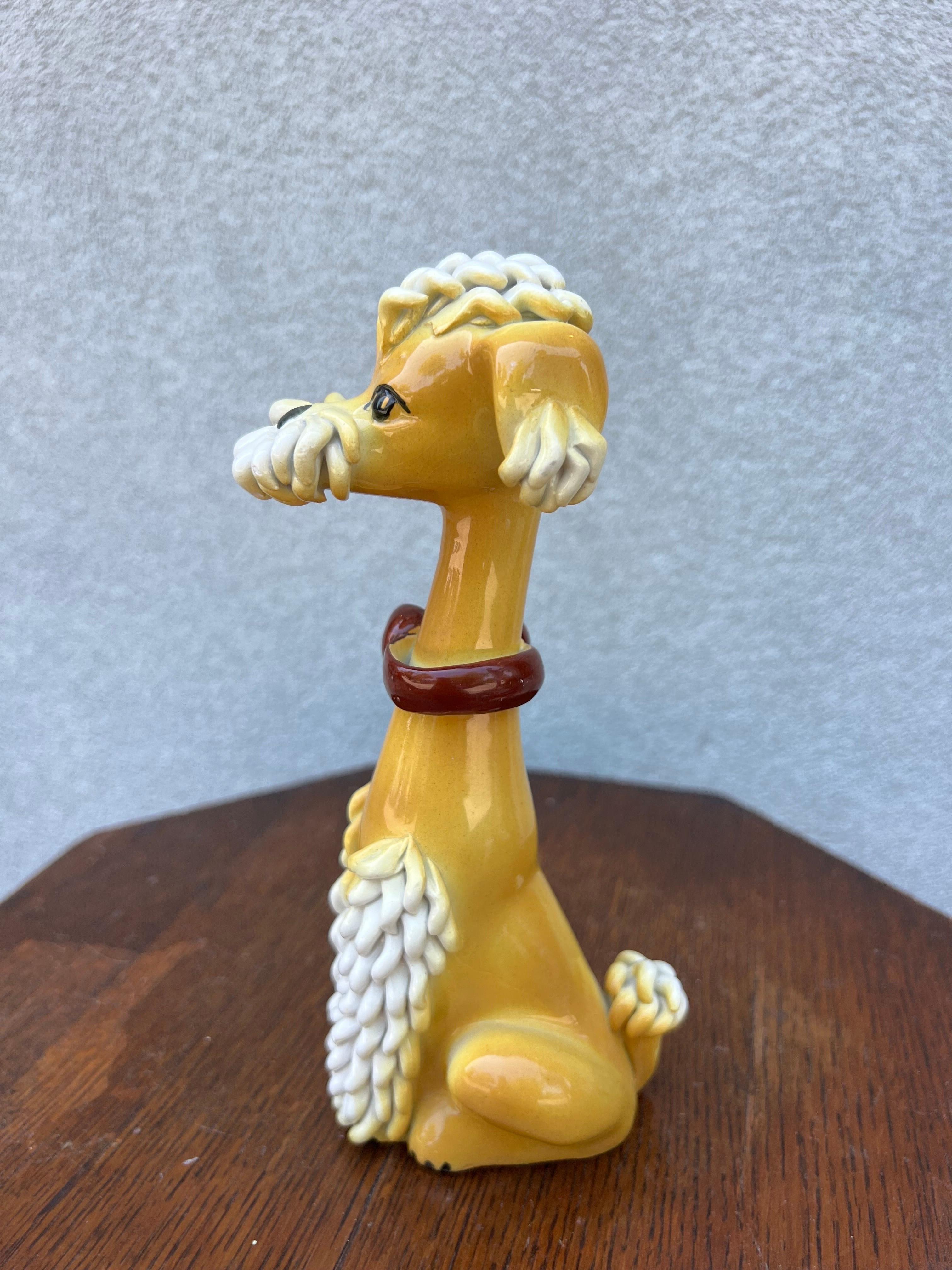 Mid Century 1960s Italian Spaghetti Poodle Dog  Statue Yellow White Ceramic In Good Condition In Charleston, SC