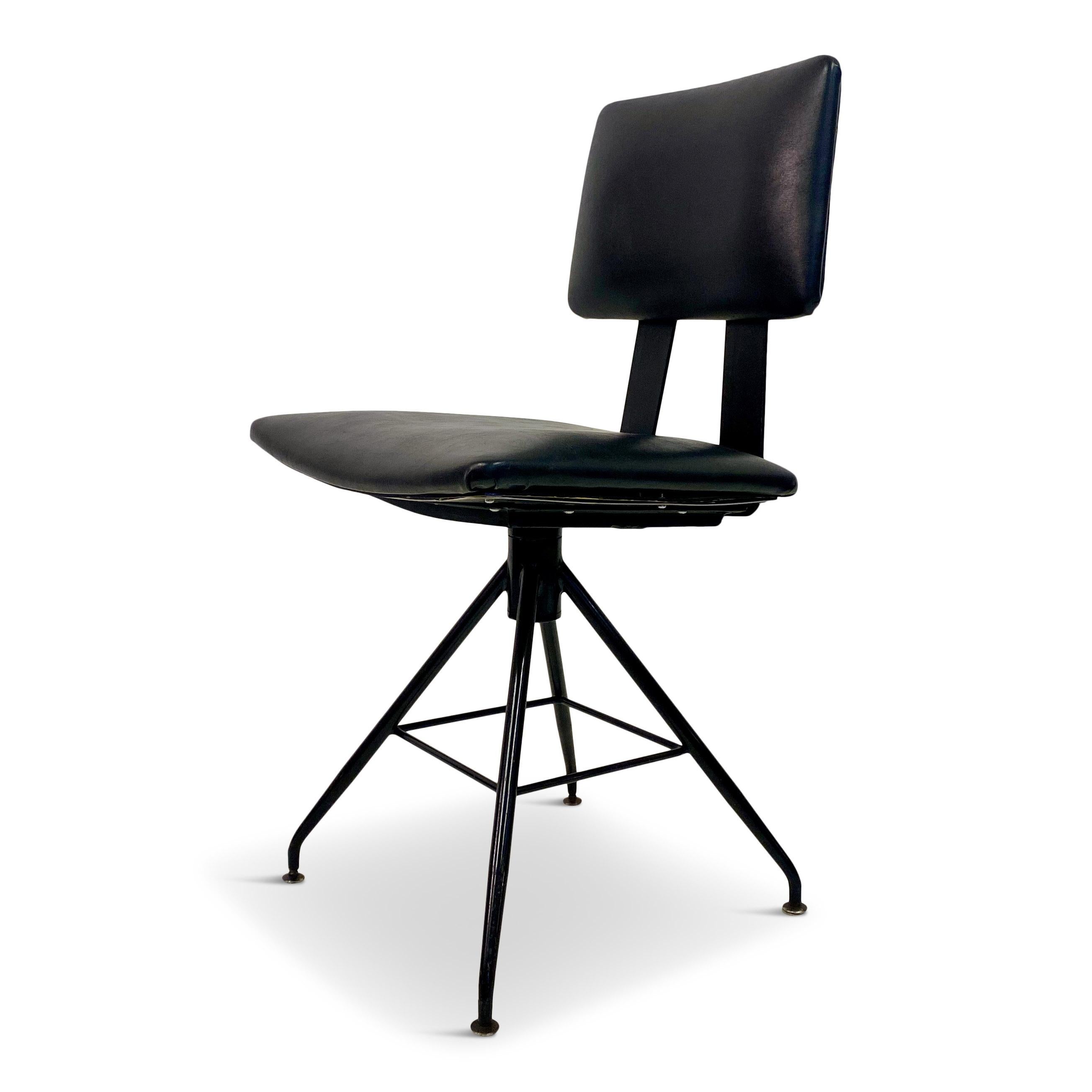 Swivel chair

Black vinyl

Black steel frame

Italy 1960s