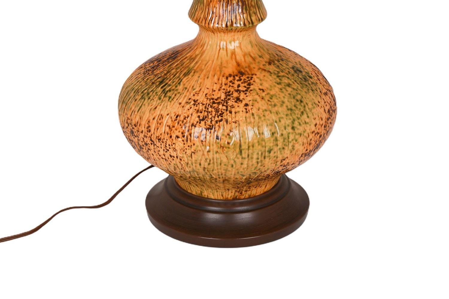 Mid Century 1960s Große Splatter Drip Glaze Urn Tischlampe (Moderne der Mitte des Jahrhunderts) im Angebot