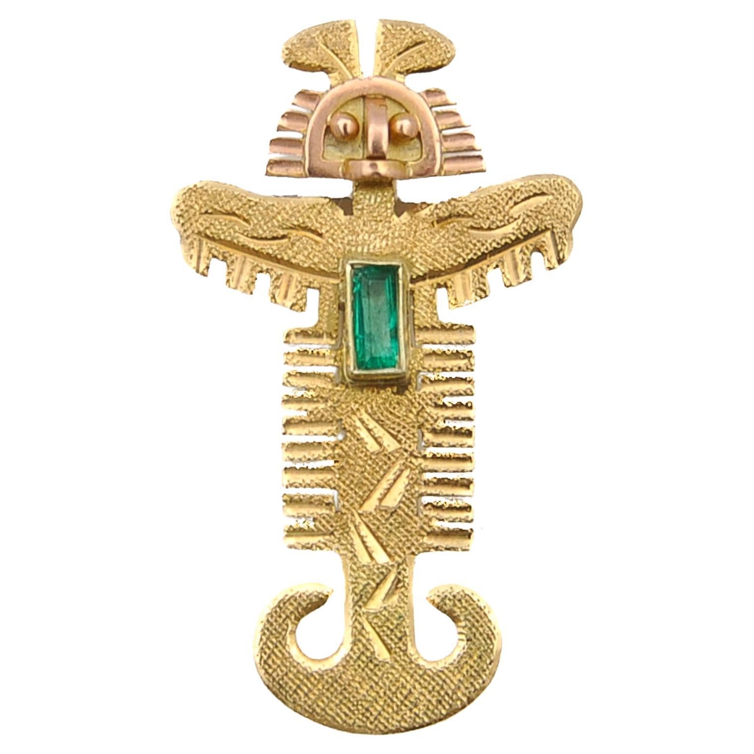 Pre-Colombian Tolima Tumi Emerald 18K Gold Brooch Pendant For Sale