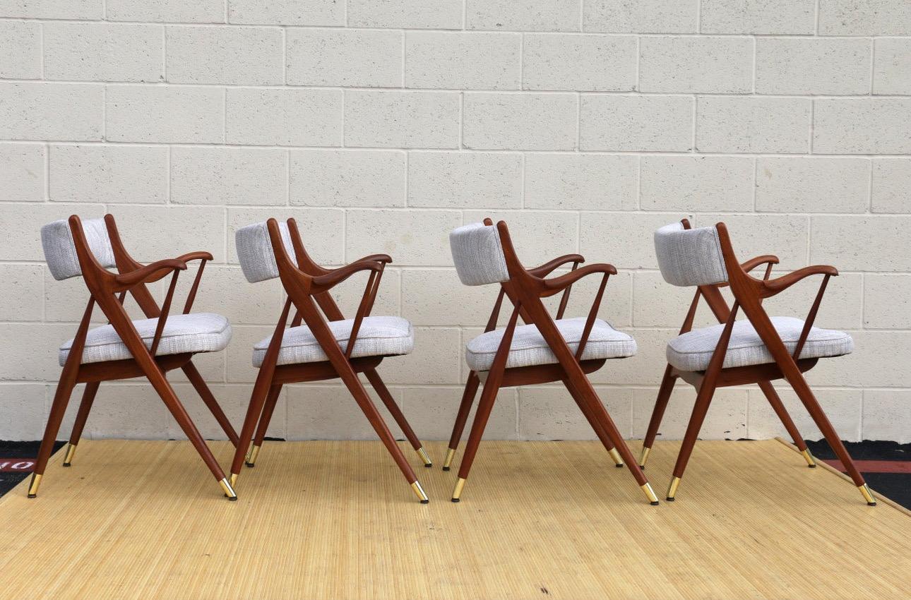 Mid-Century Modern Mid Century 1960's Set of Four Dining Armchairs Tables Dunbar Style en vente