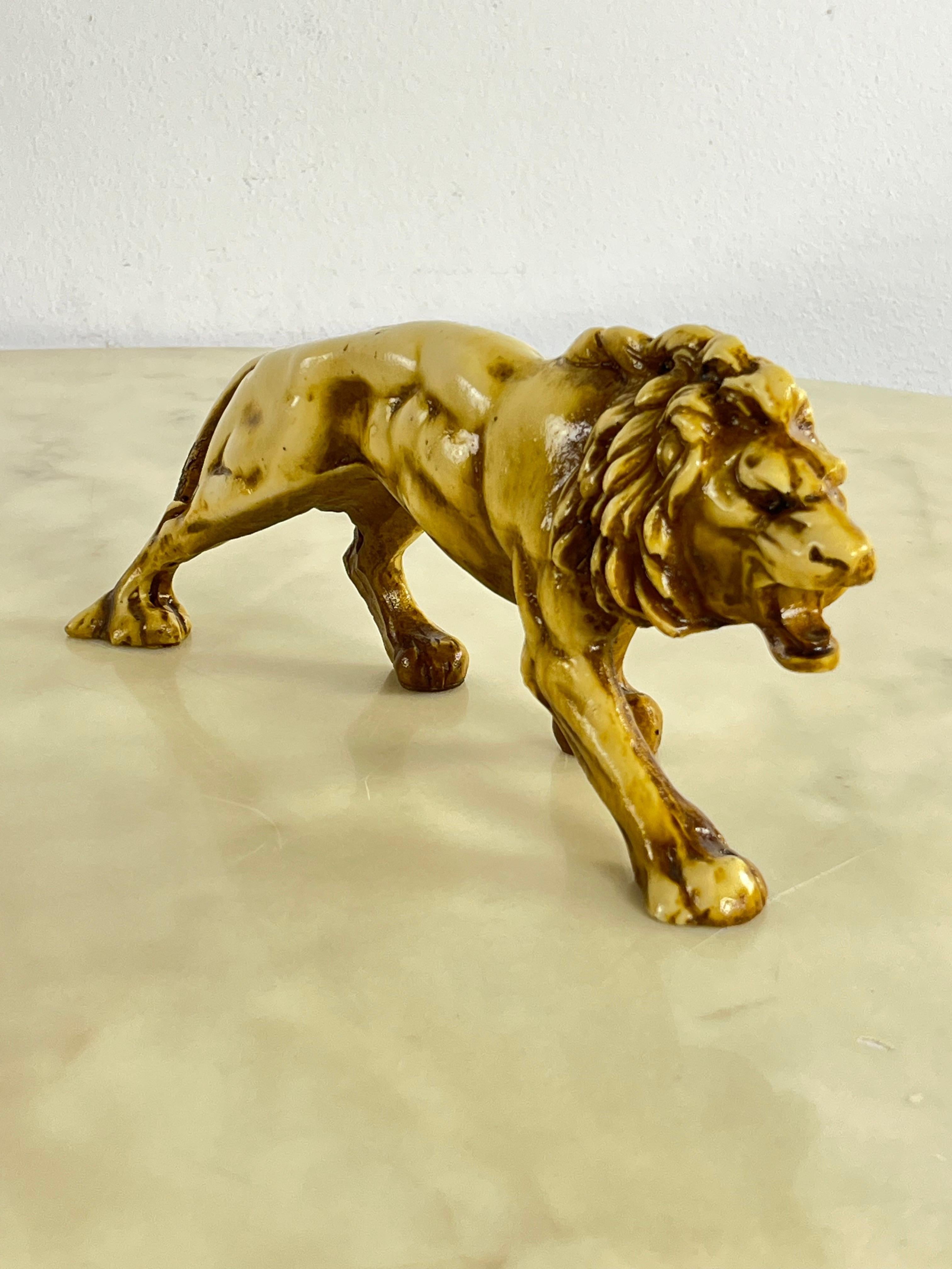 Italiano Scultura di leone sinuoso della metà del secolo 1960 in vendita