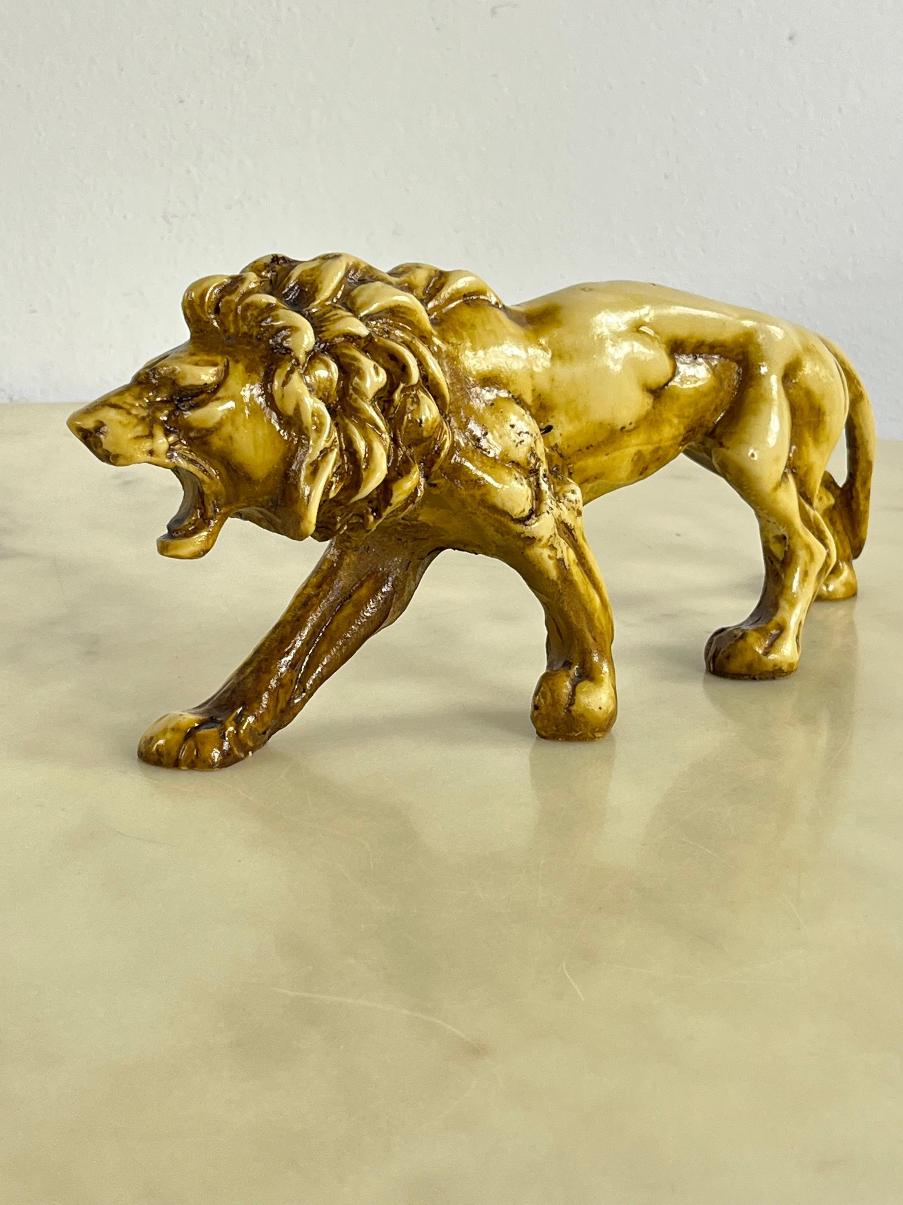 Scultura di leone sinuoso della metà del secolo 1960 In condizioni buone in vendita a Palermo, IT