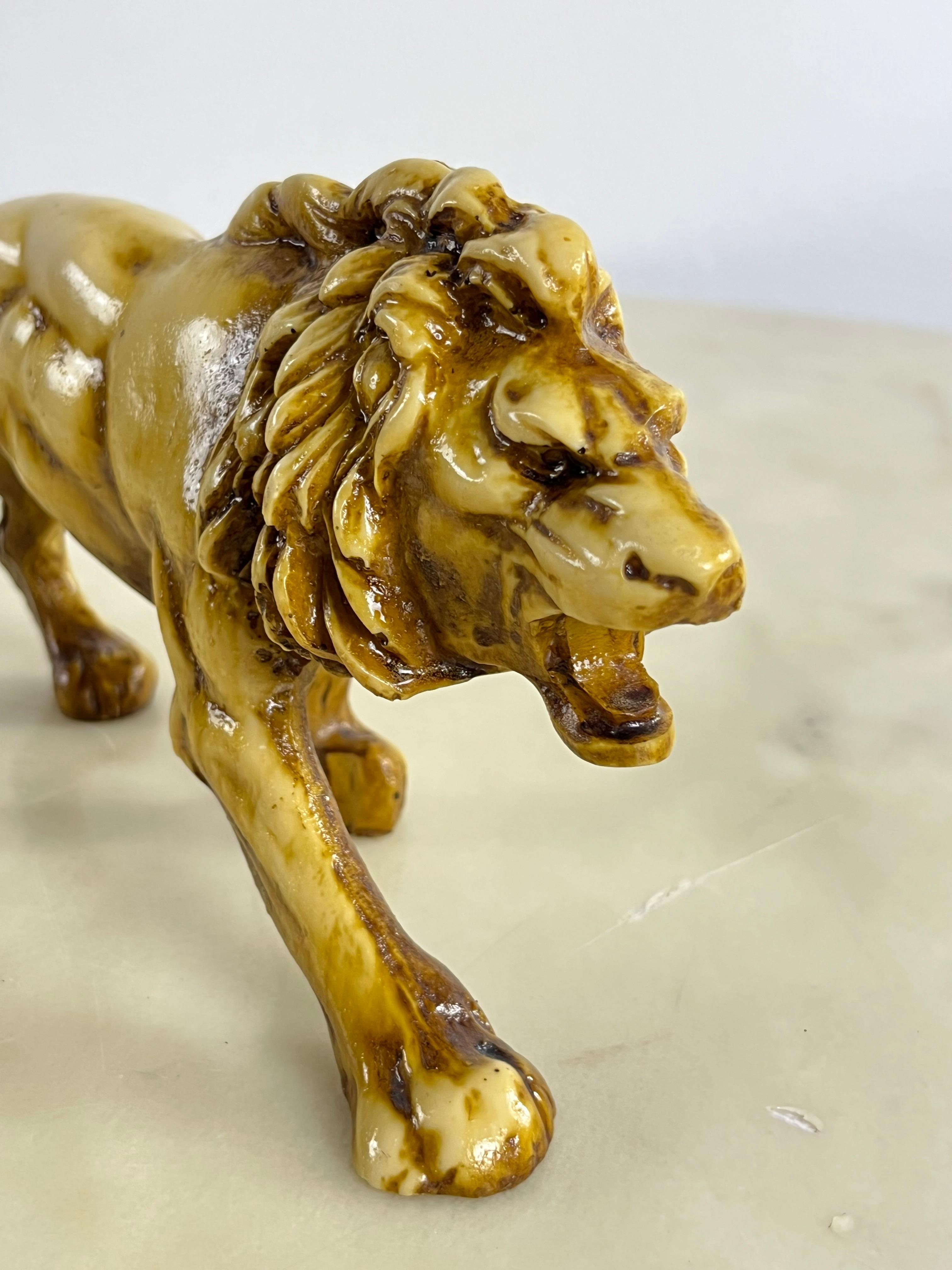 Scultura di leone sinuoso della metà del secolo 1960 in vendita 1
